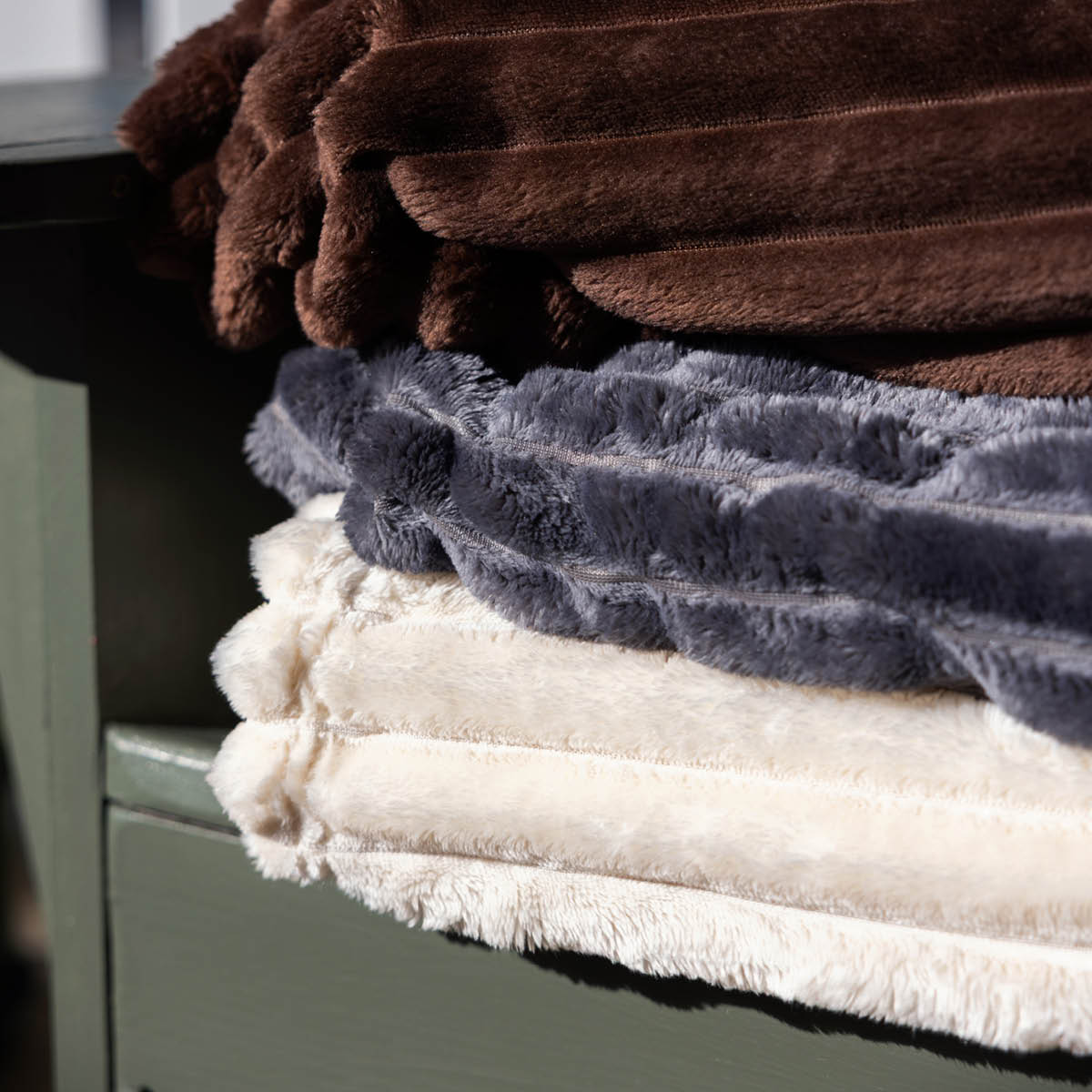 Sagaform Esther fleece pledd 130x170 cm off-white