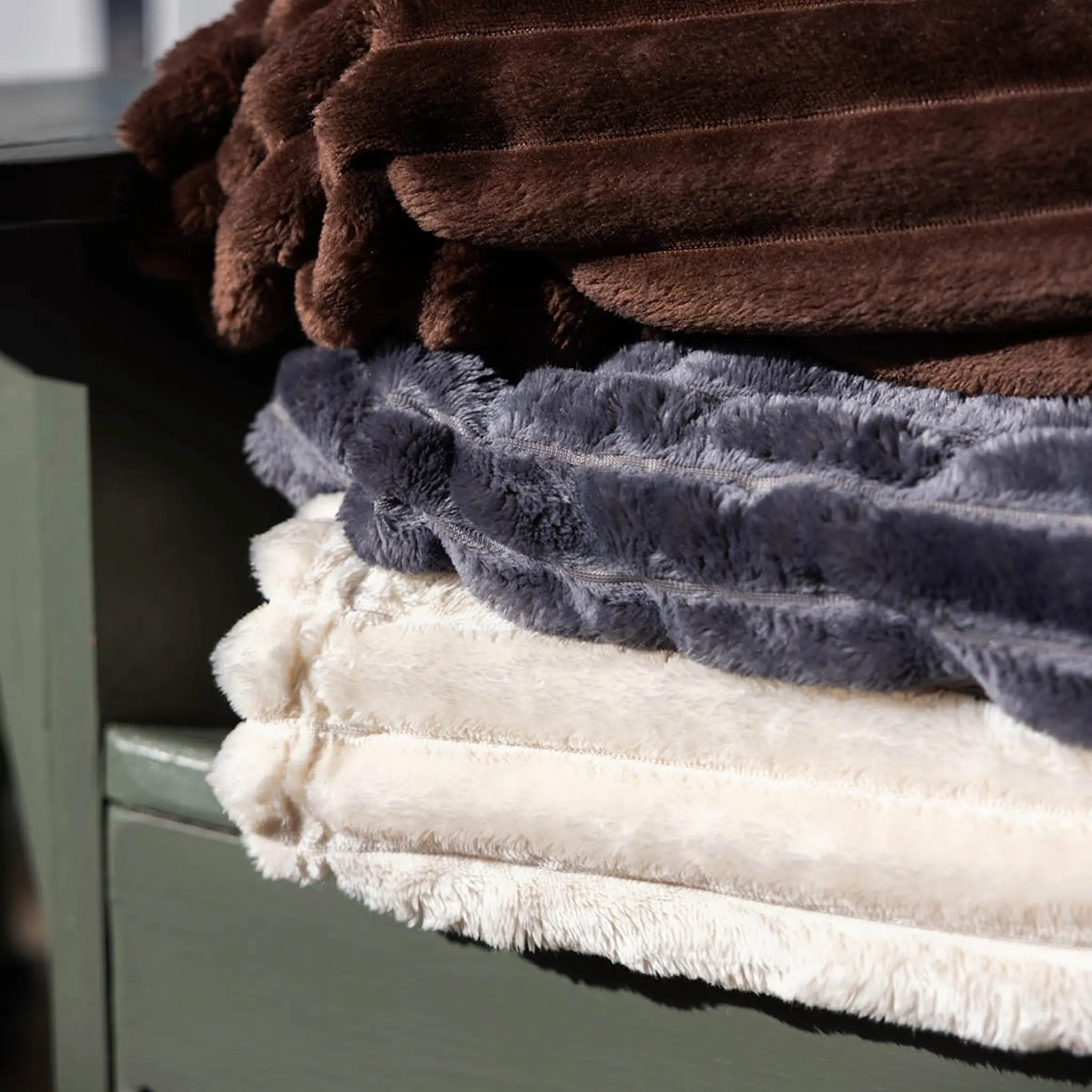 Sagaform Esther fleecepläd 130x170 cm benvit