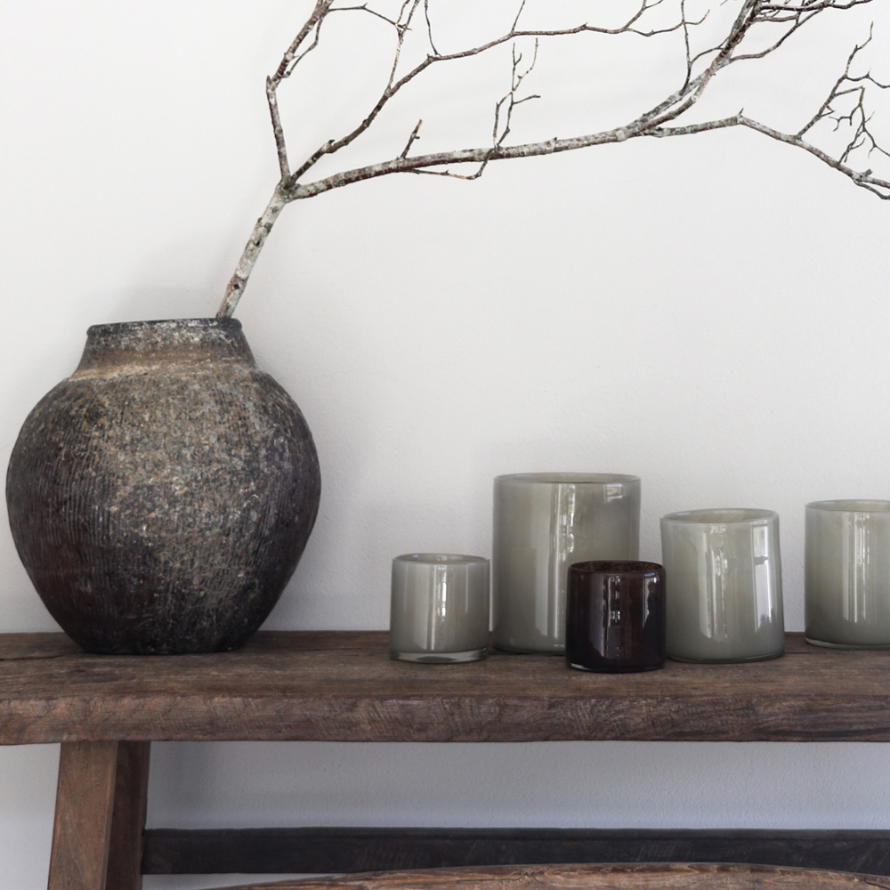 Tell Me More Lyric lyslykt 8x8 cm warm grey