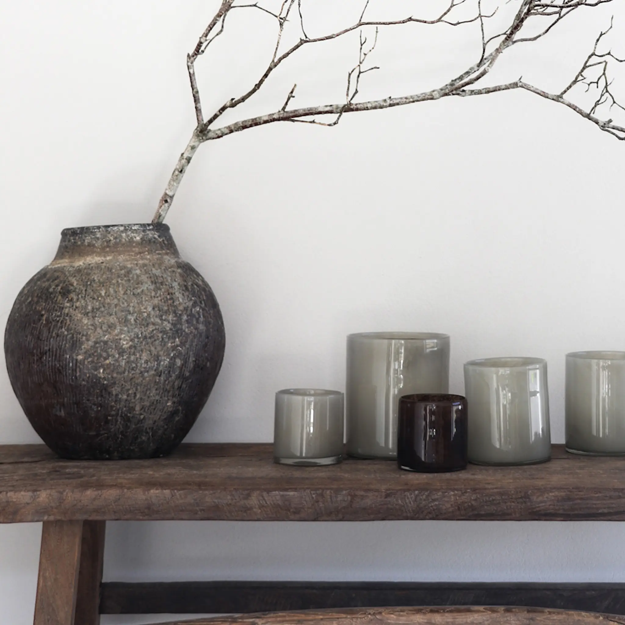 Tell Me More Lyric Ljuslykta 8x8 cm Warm Grey