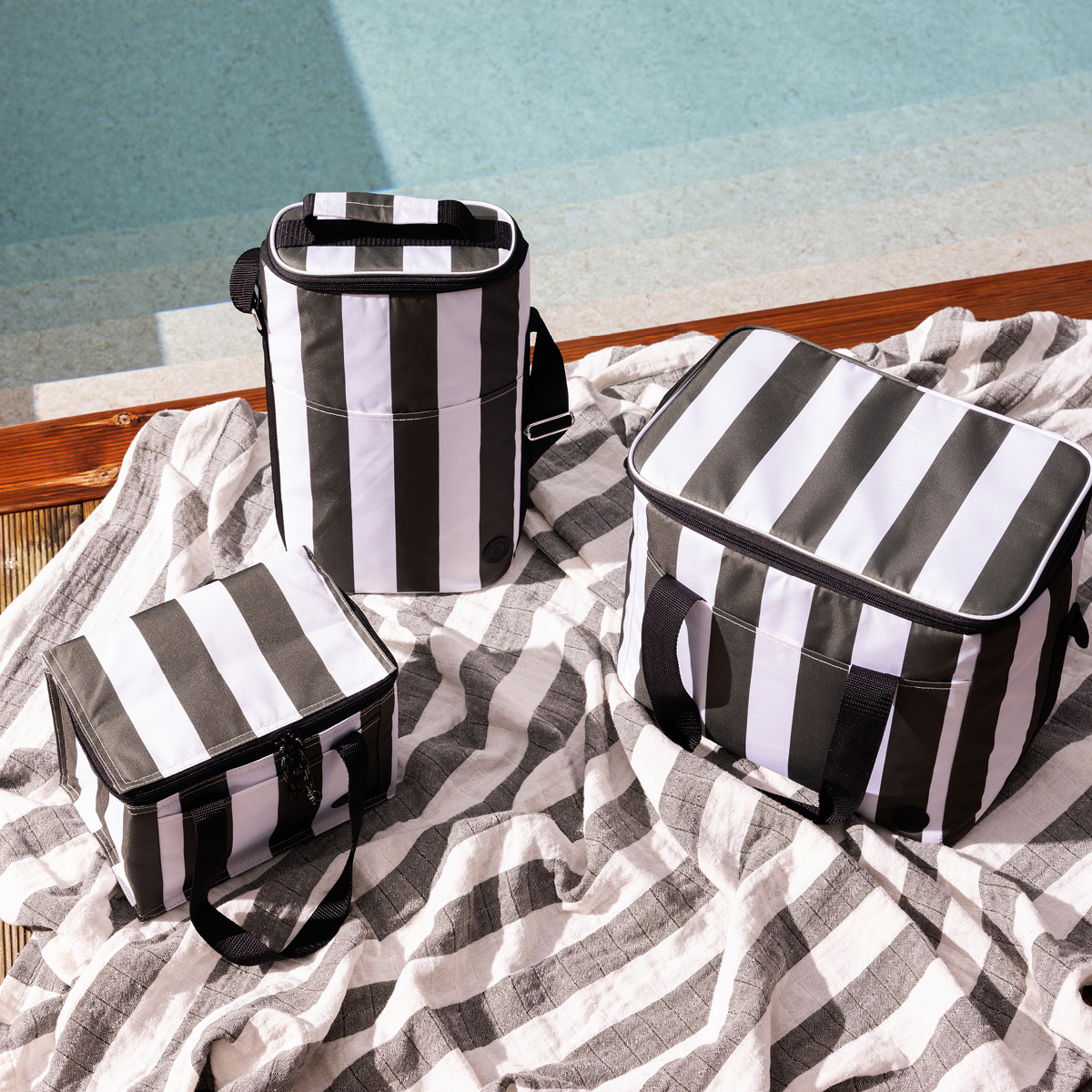 Sagaform City randig kylväska liten rPET grön/vit