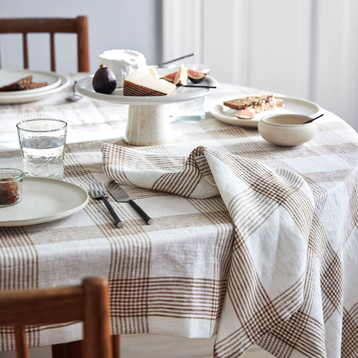 Tell Me More Odette duk linne 145x330 cm brun