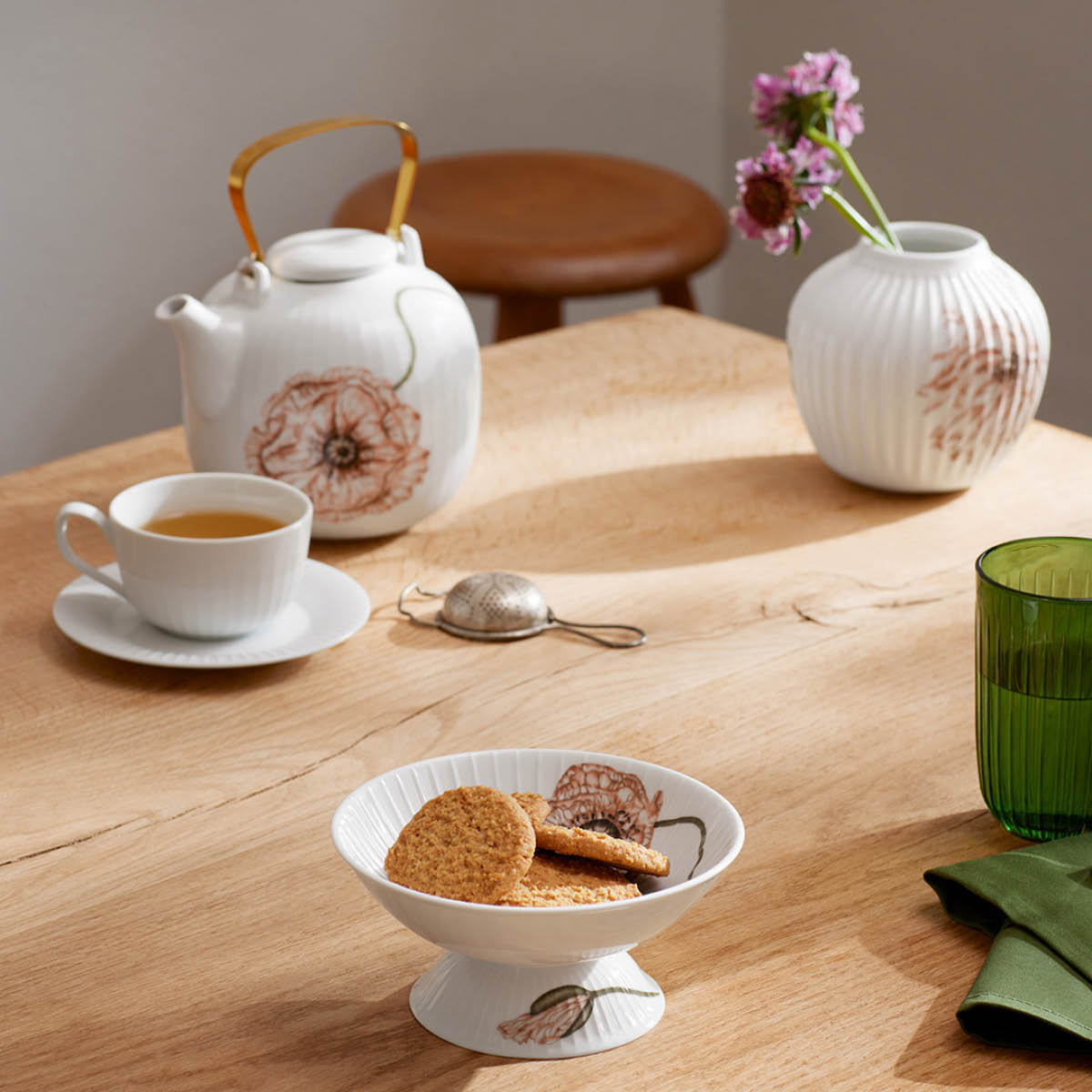 Kähler Hammershøi Poppy skål på stett 16 cm hvit m/dekor