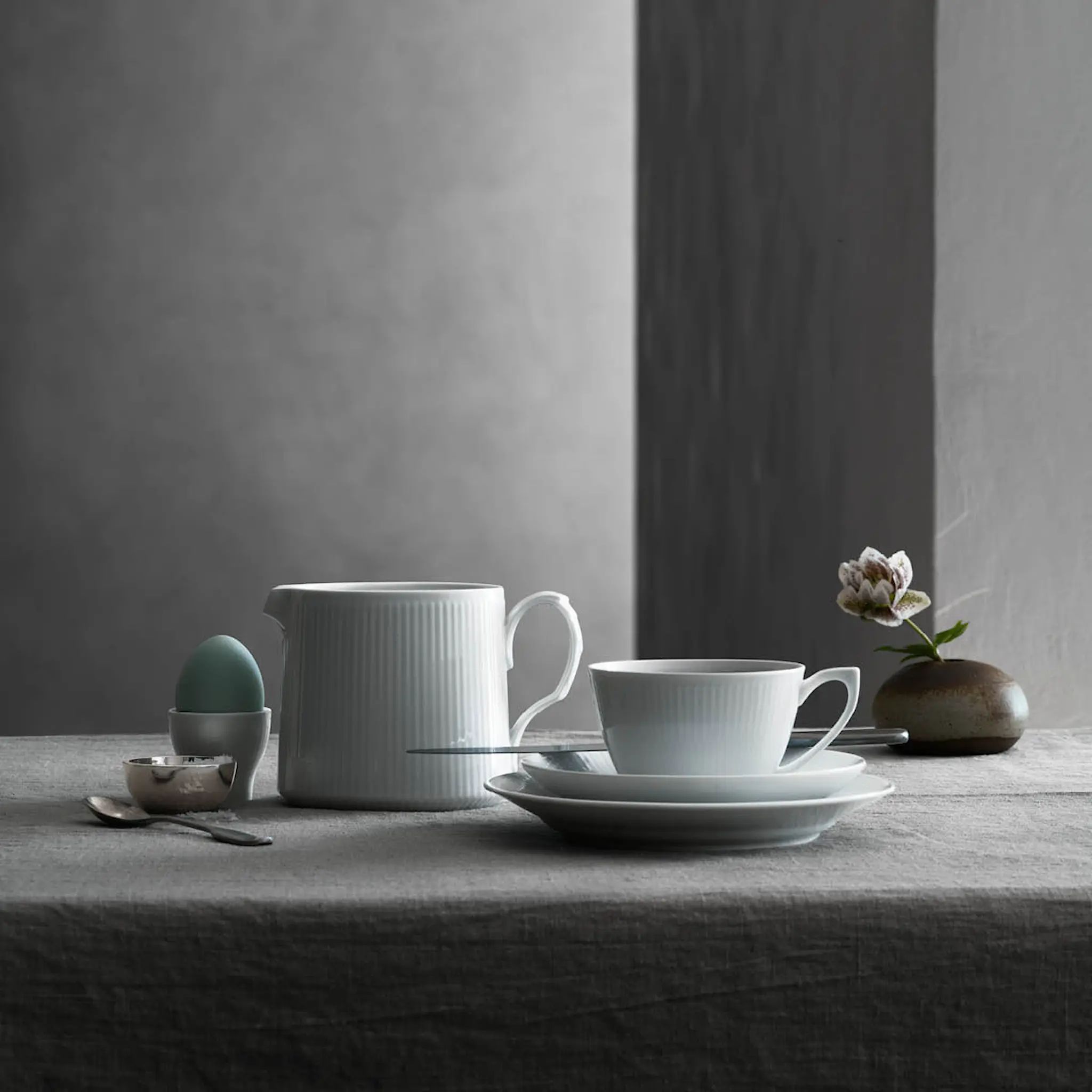 Royal Copenhagen White Fluted Teekuppi ja lautanen 28 cl