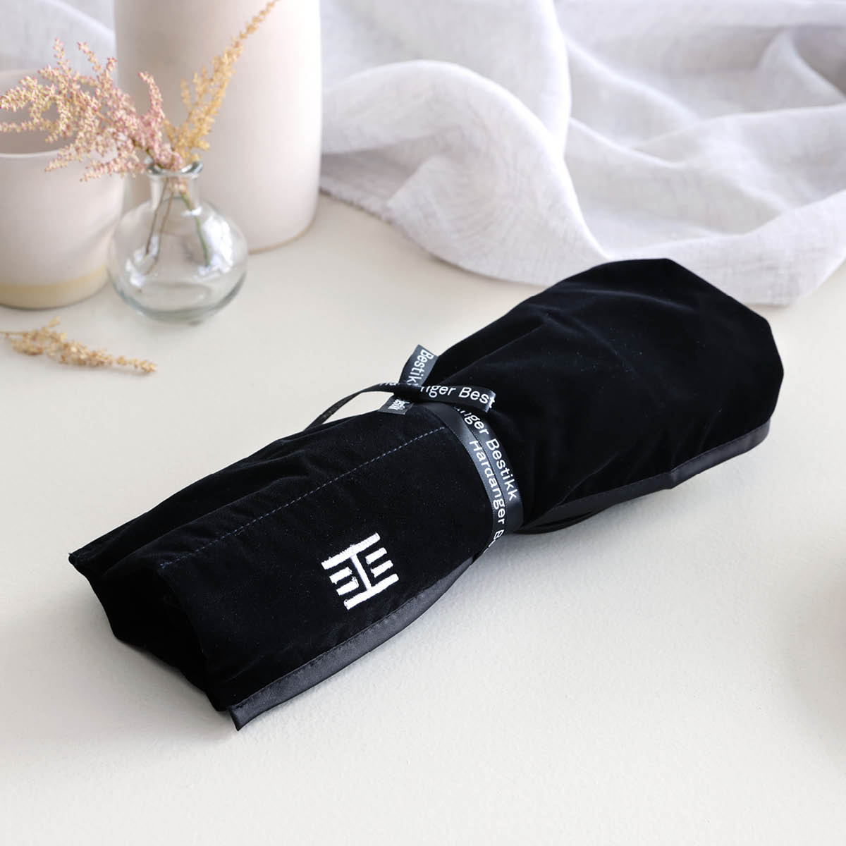 Hardanger bestikk Hardanger bestikkpose for 8 serveringsdeler