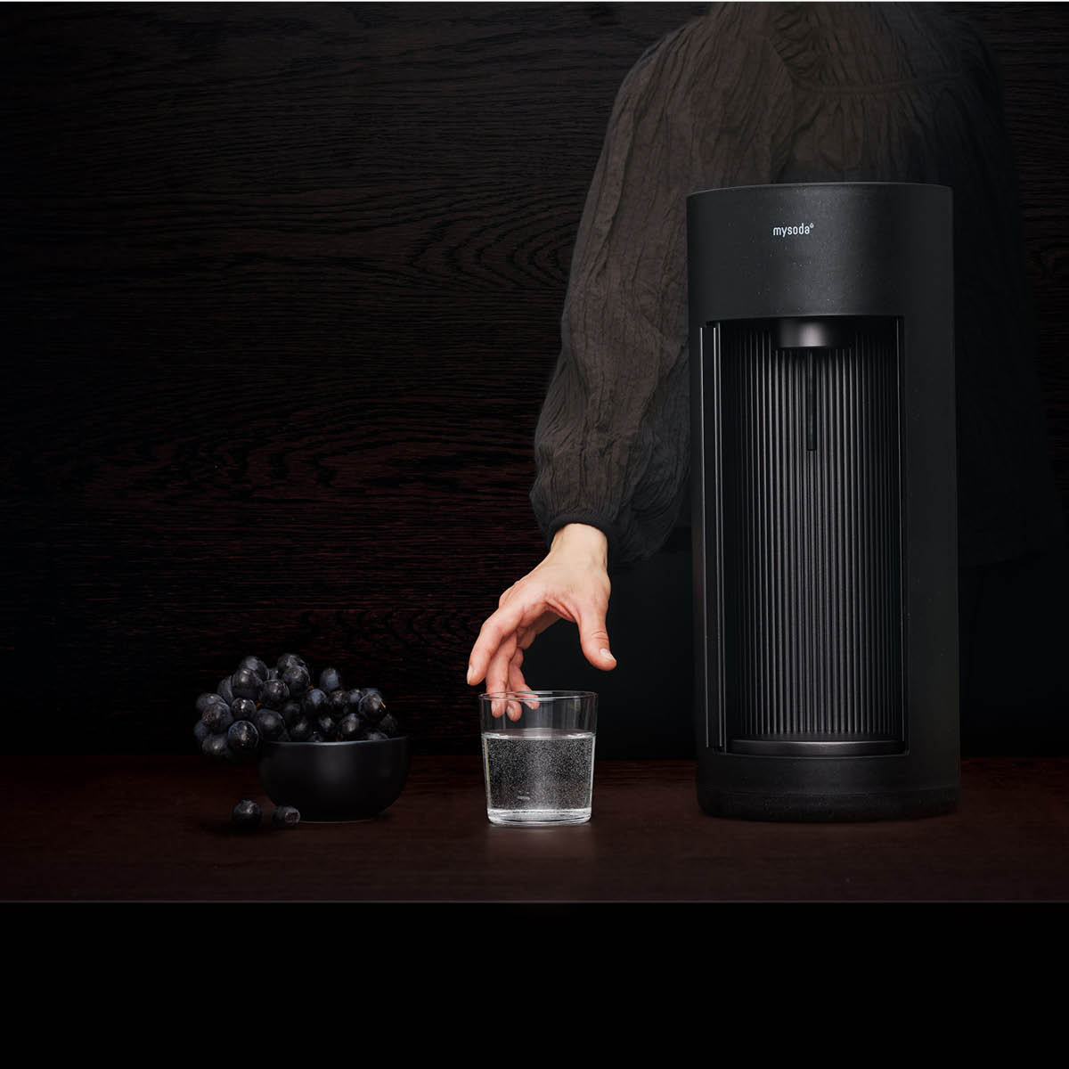 Mysoda Glassy hiilihappolaite 1 L lasipullolla Musta