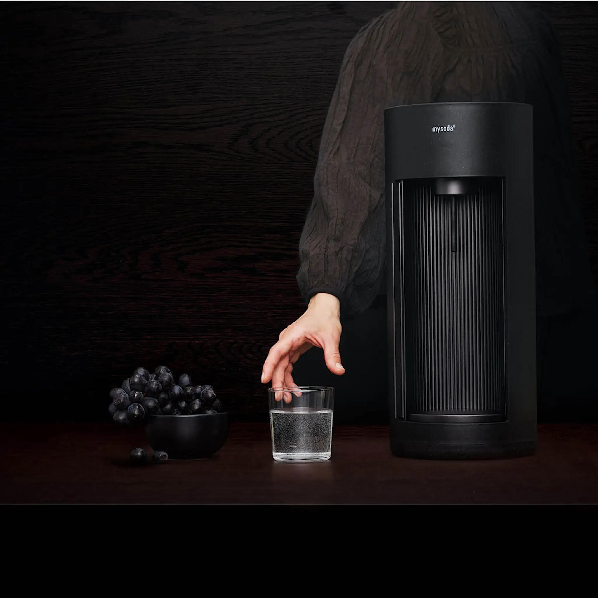 Mysoda Glassy hiilihappolaite 1 L lasipullolla Musta