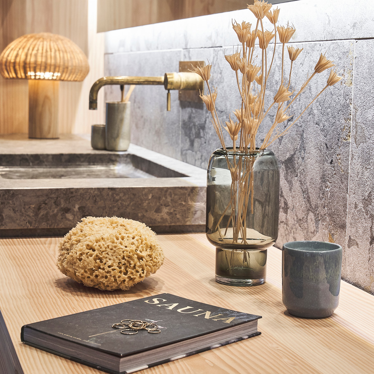 Villa Collection Iris Tuoksukynttilä  7x7,3 cm Tummansininen