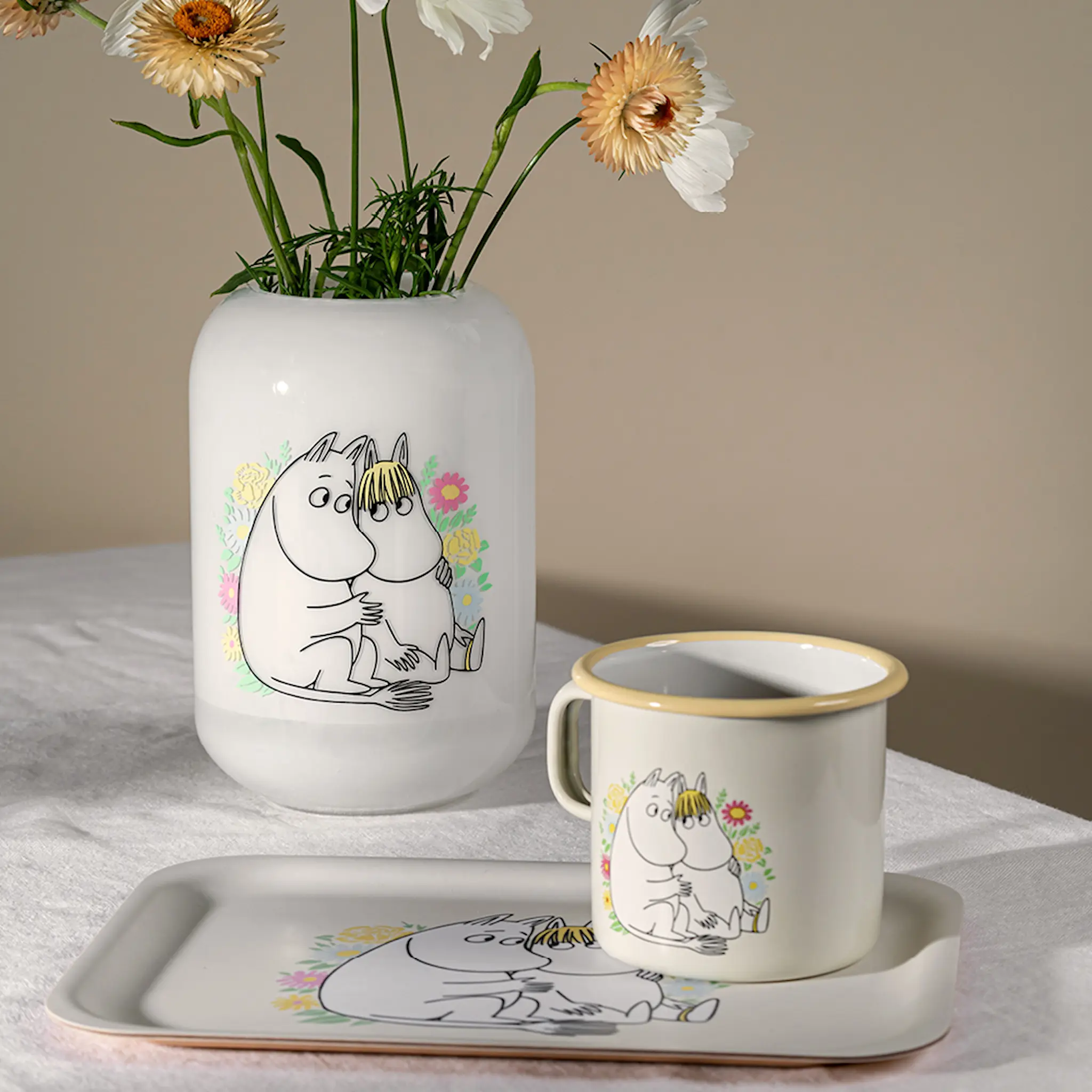 Muurla Mumin bricka 27x20 cm blommor beige