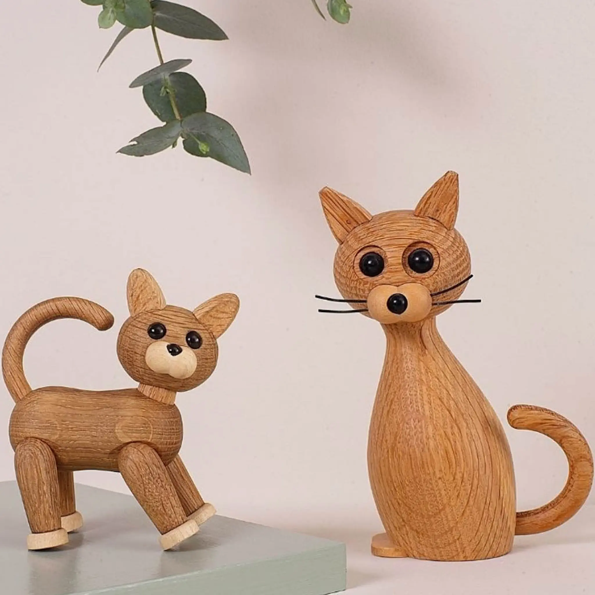 Spring Copenhagen Sneaky Kattunge trefigur 10 cm eik