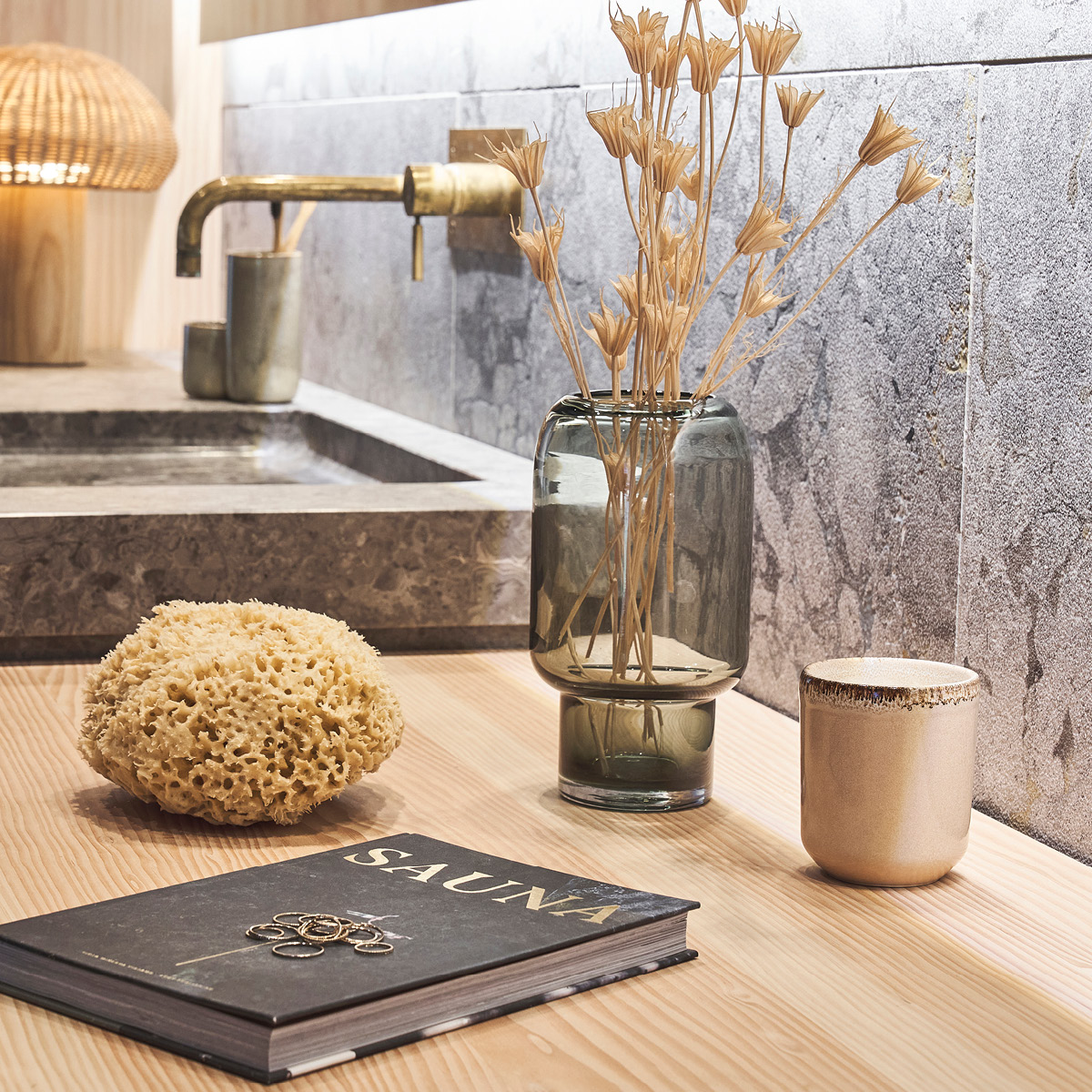 Villa Collection Iris Tuoksukynttilä 8x9,5 cm Kerma