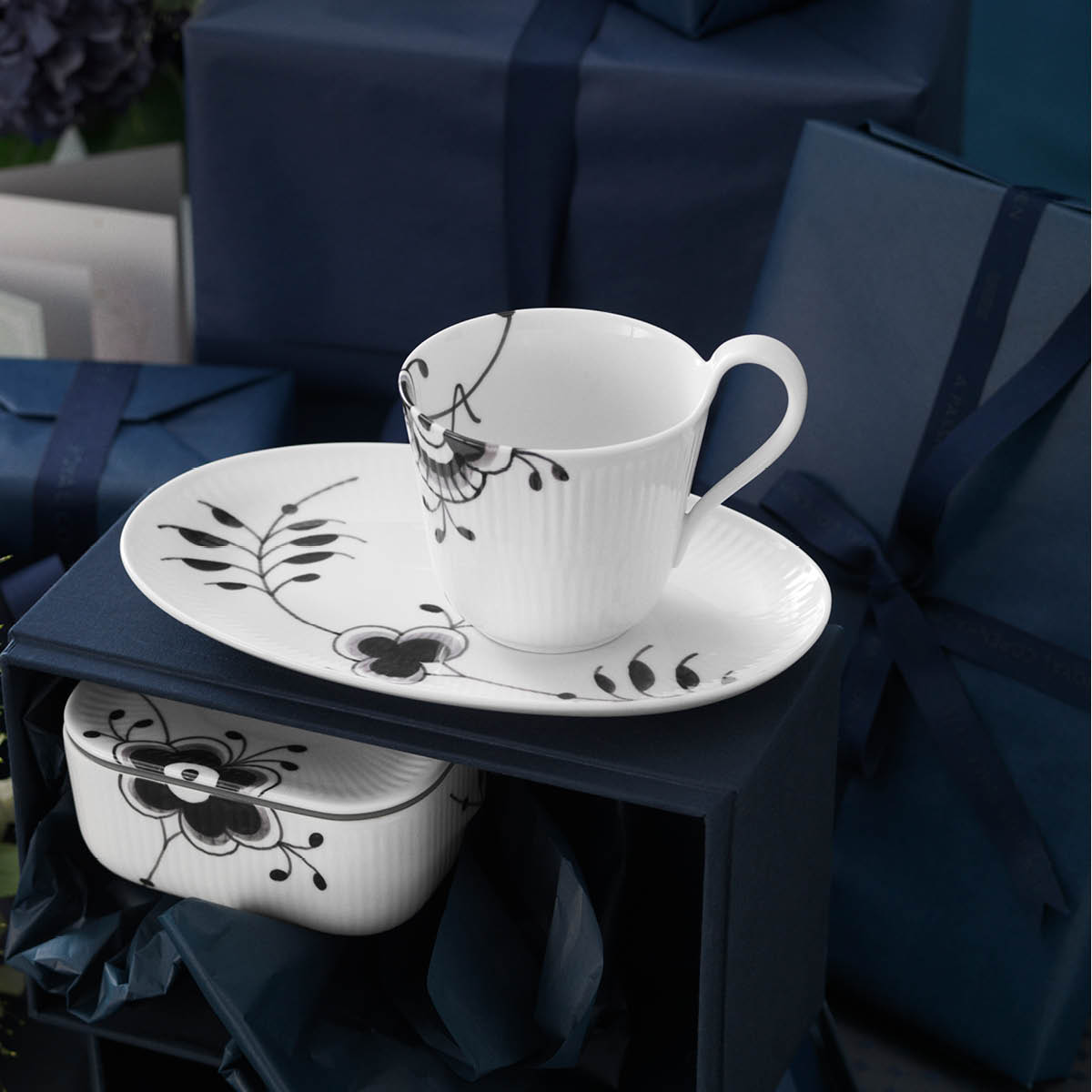 Royal Copenhagen Black Fluted Mega Tallrik oval 23 cm