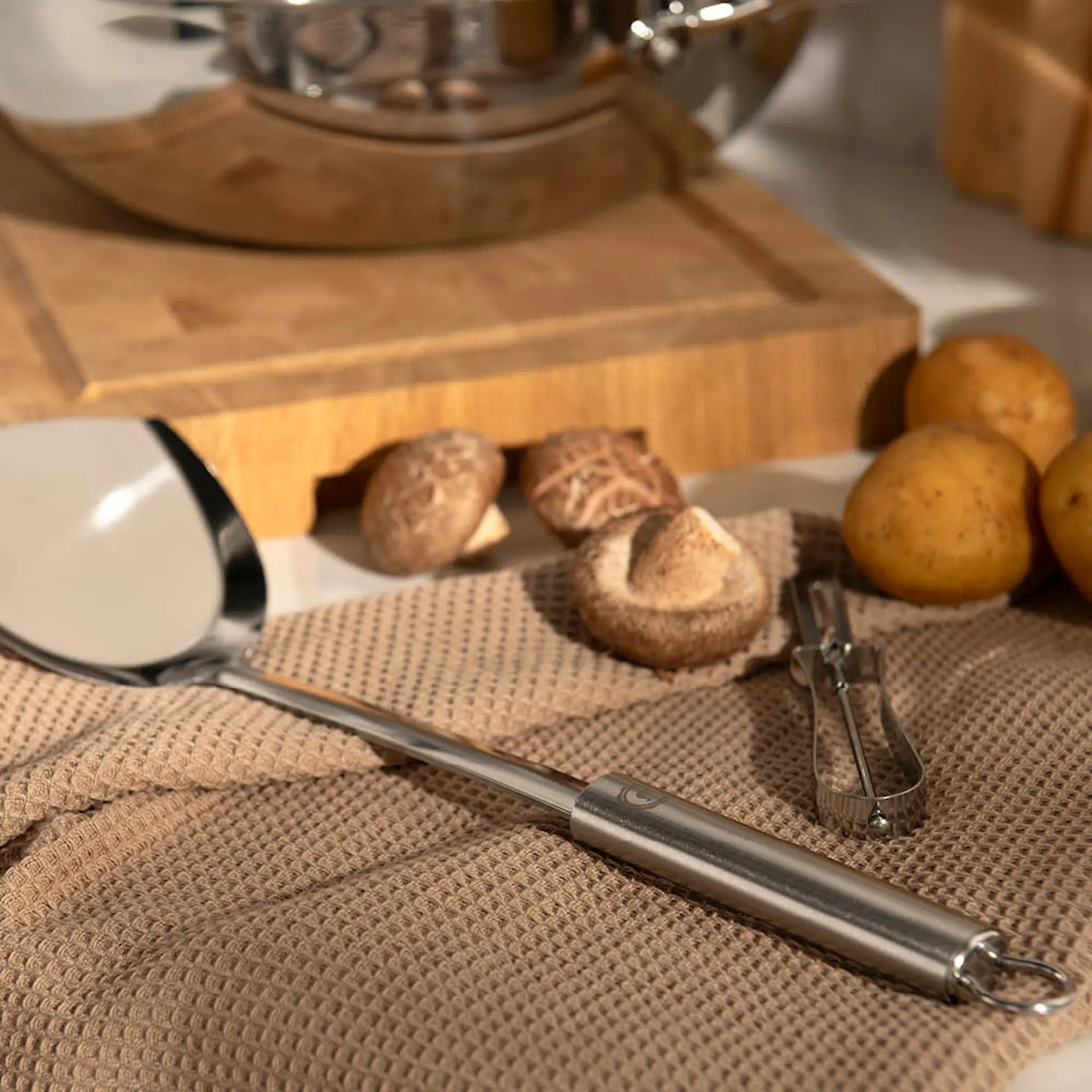 Anders Petter Steel Essentials stekspade 33,5 cm borstat stål