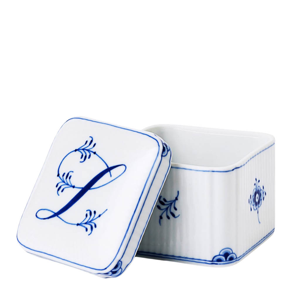 Royal Copenhagen Alphabet Collection firkantet bonbonniere L 13 cl blå/hvit