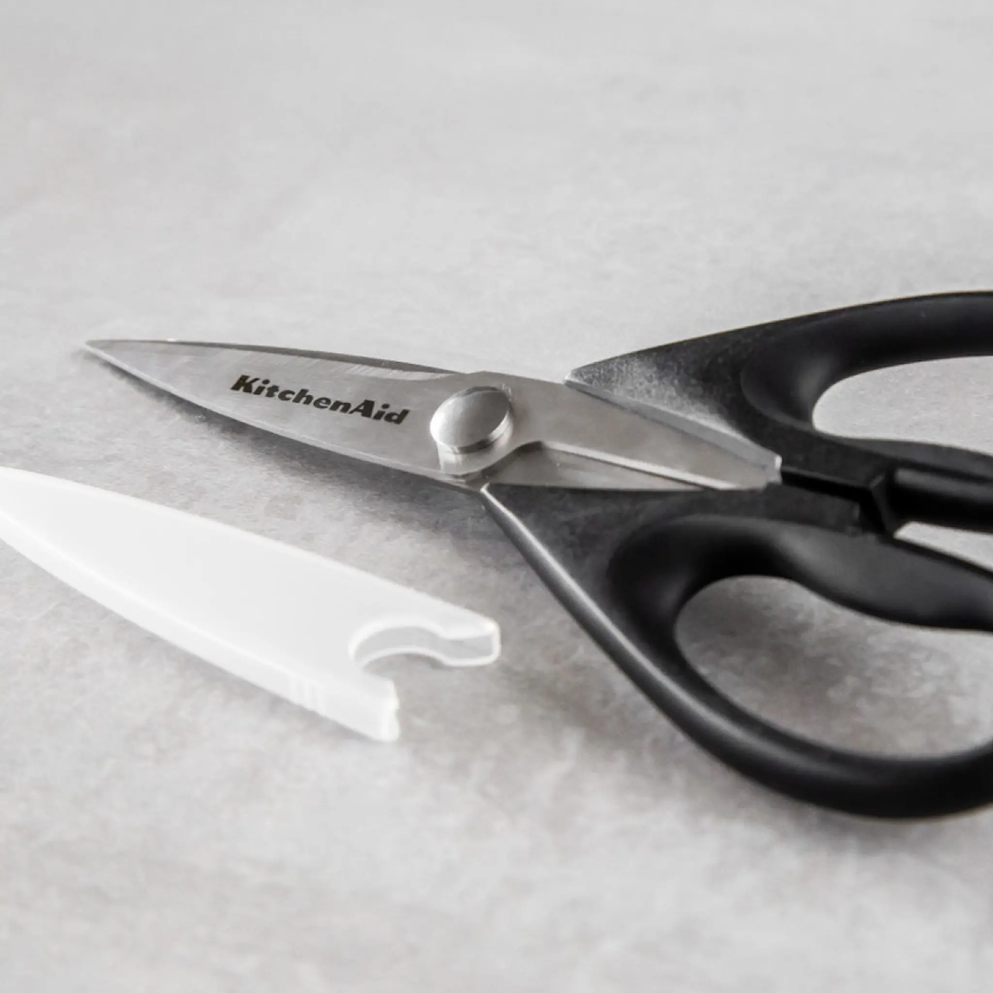 KitchenAid Core kjøkkensaks 21 cm svart