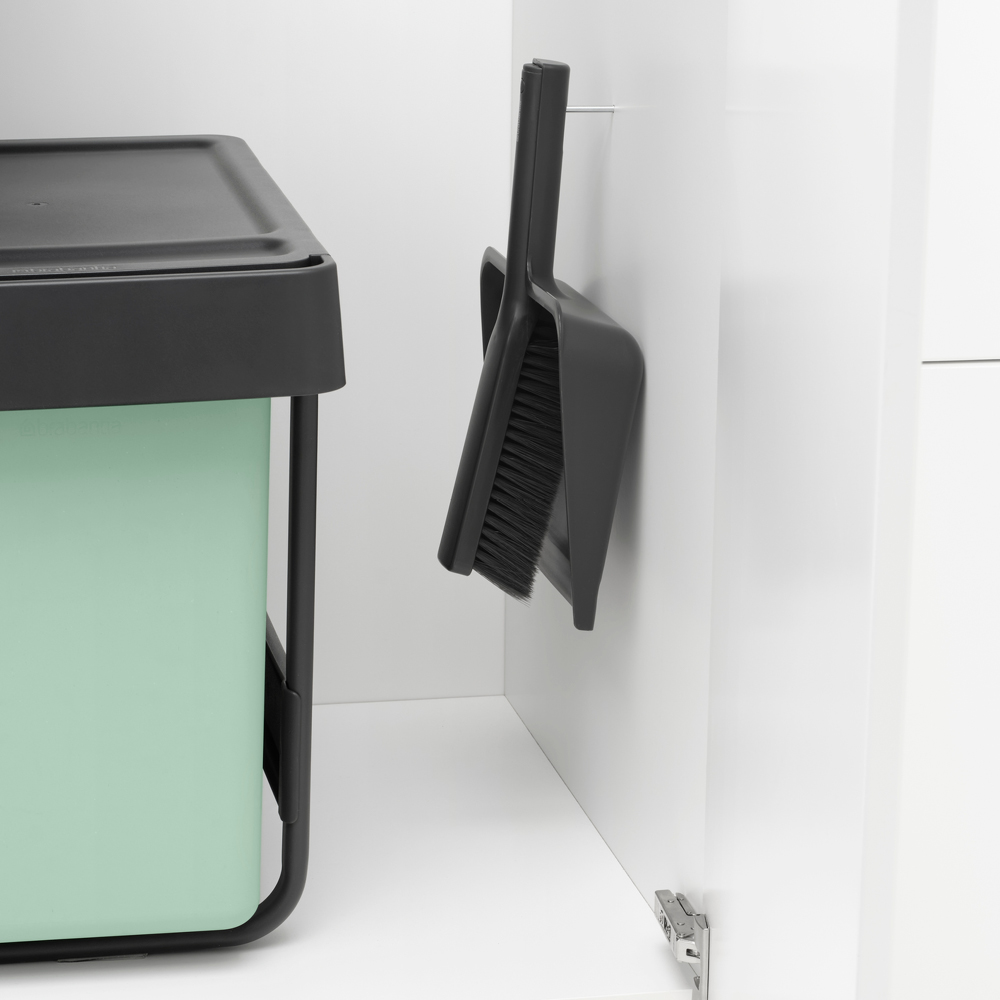 Brabantia Kost og feiebrett mørk grå