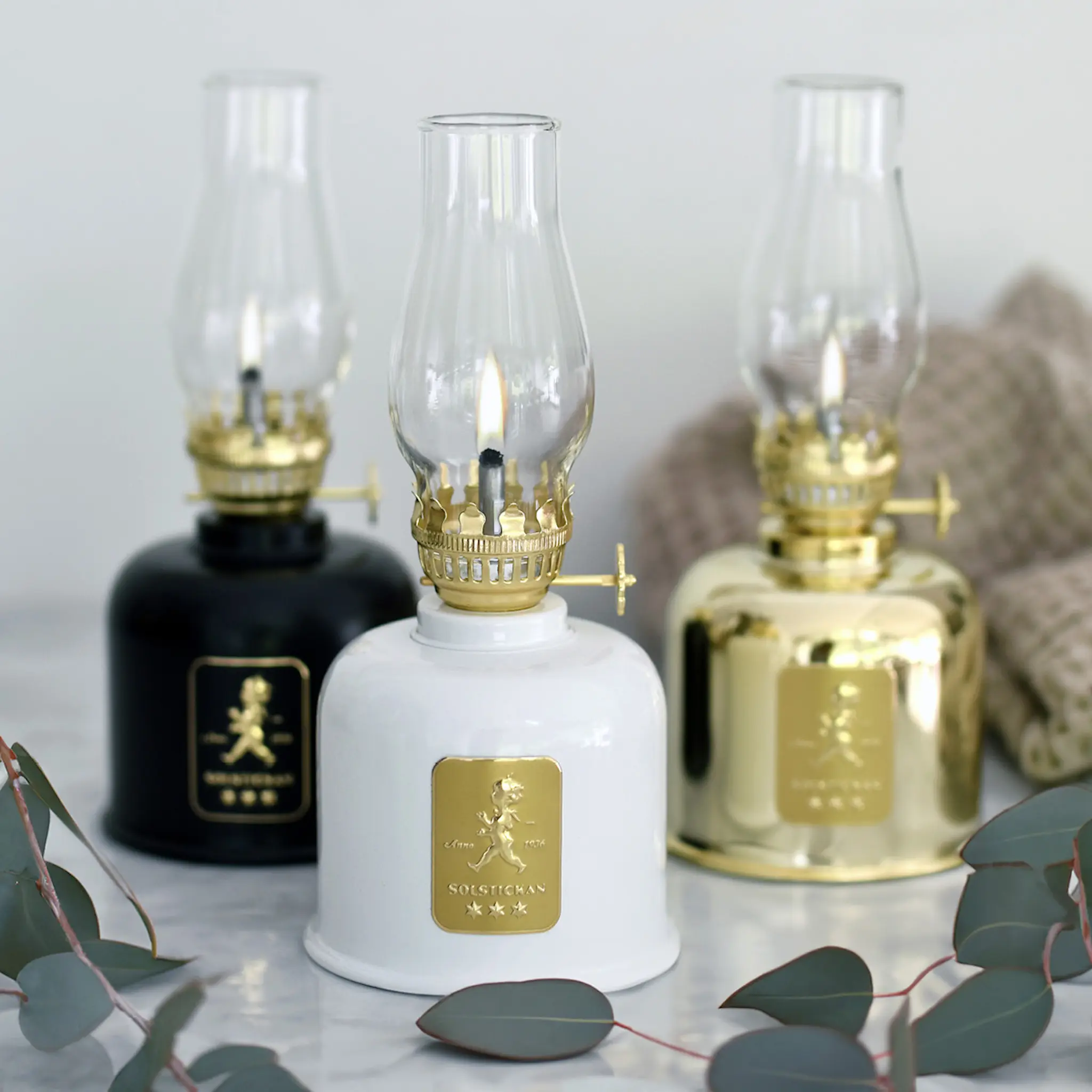 SOLSTICKAN Oljelampe 20 cm hvit/gull