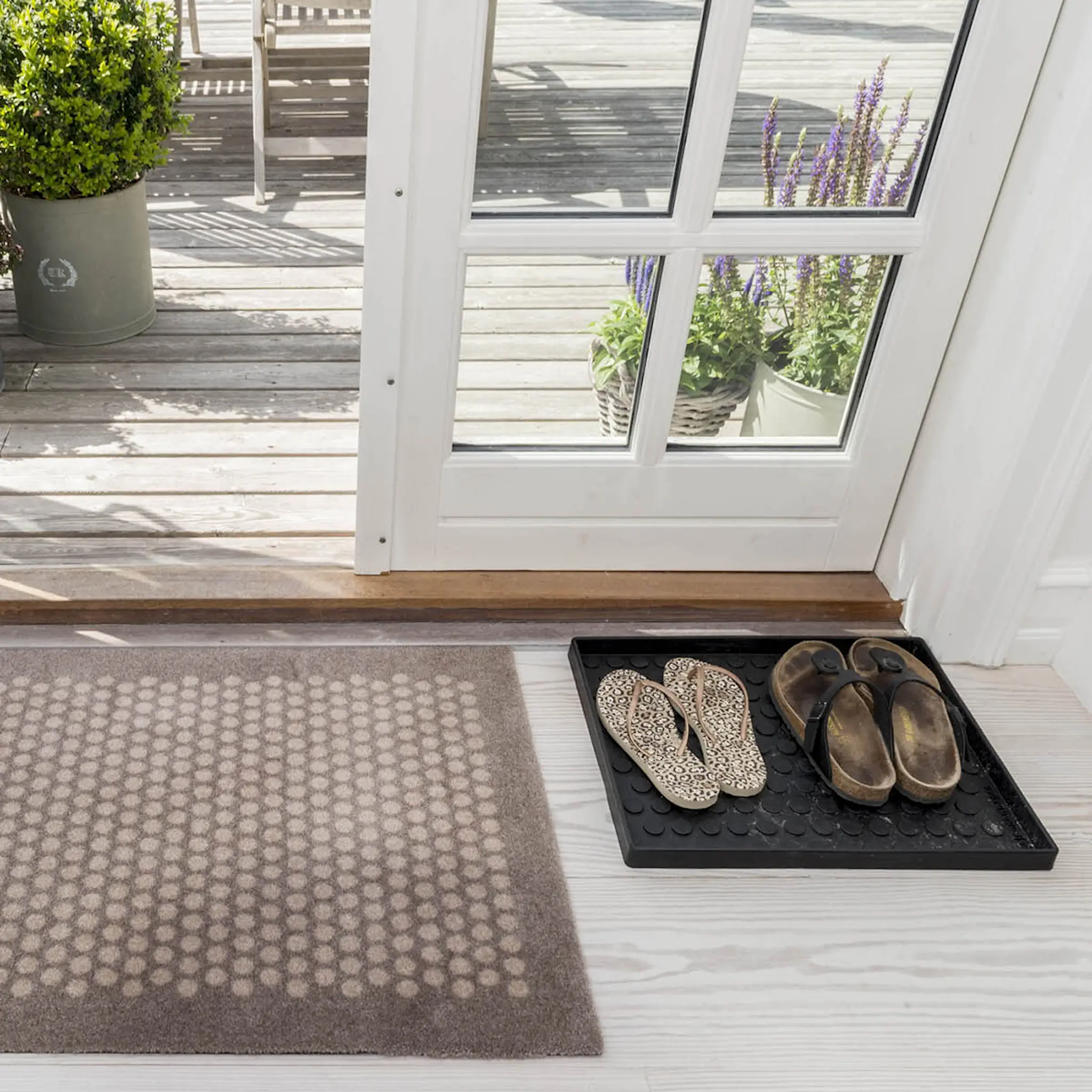 Tica Copenhagen Dot skobricka mellan 48x38x3 cm svart