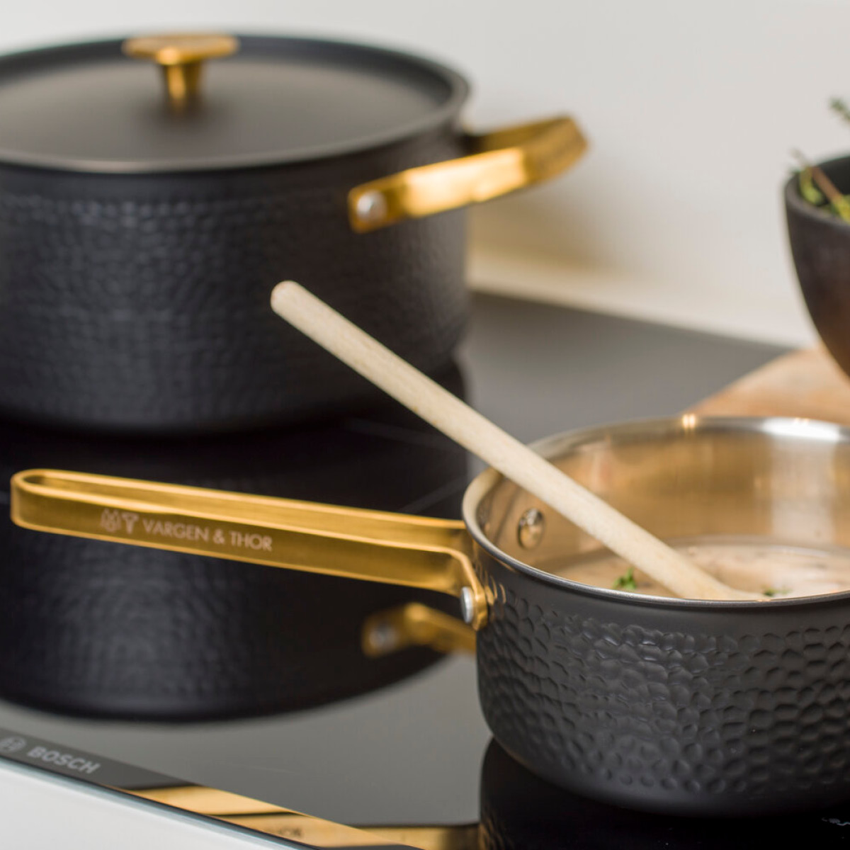 Vargen & Thor Arvet Viggo kasserolle 1L hamret svart