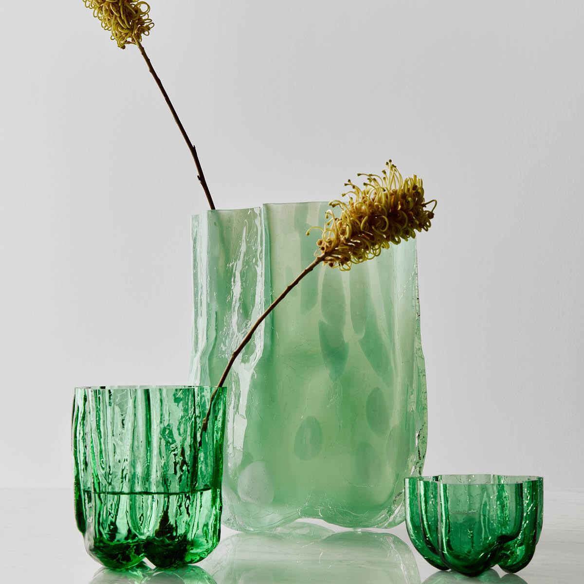 Kosta Boda Crackle vase 12,1 cm mørk grønn