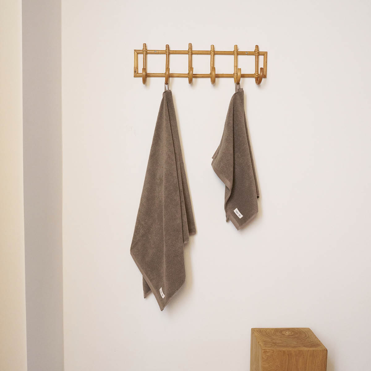 The Organic Company MILD gavesett med håndkle og badelaken clay