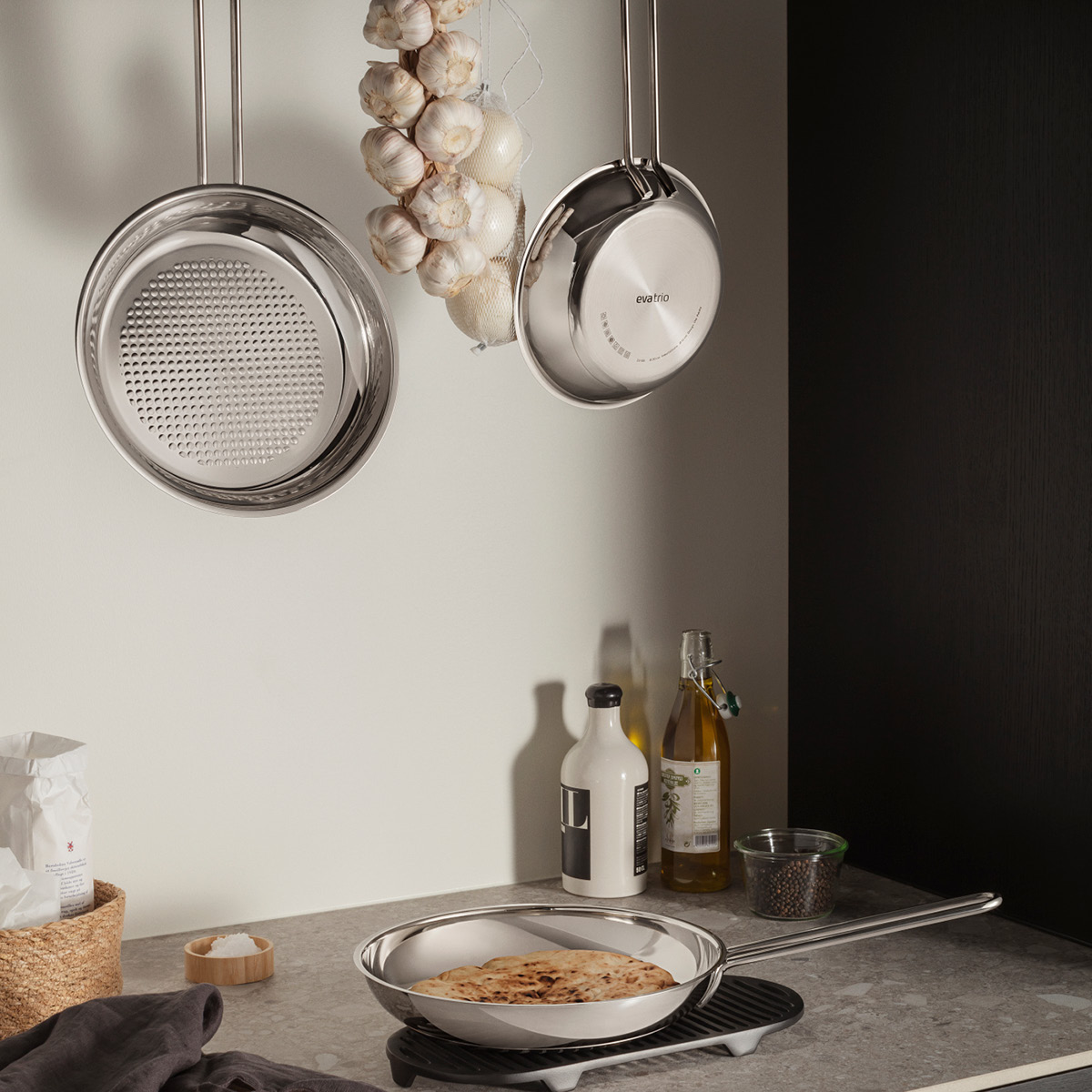 Eva Trio Stainless Steel stekepanne 28 cm honeycomb