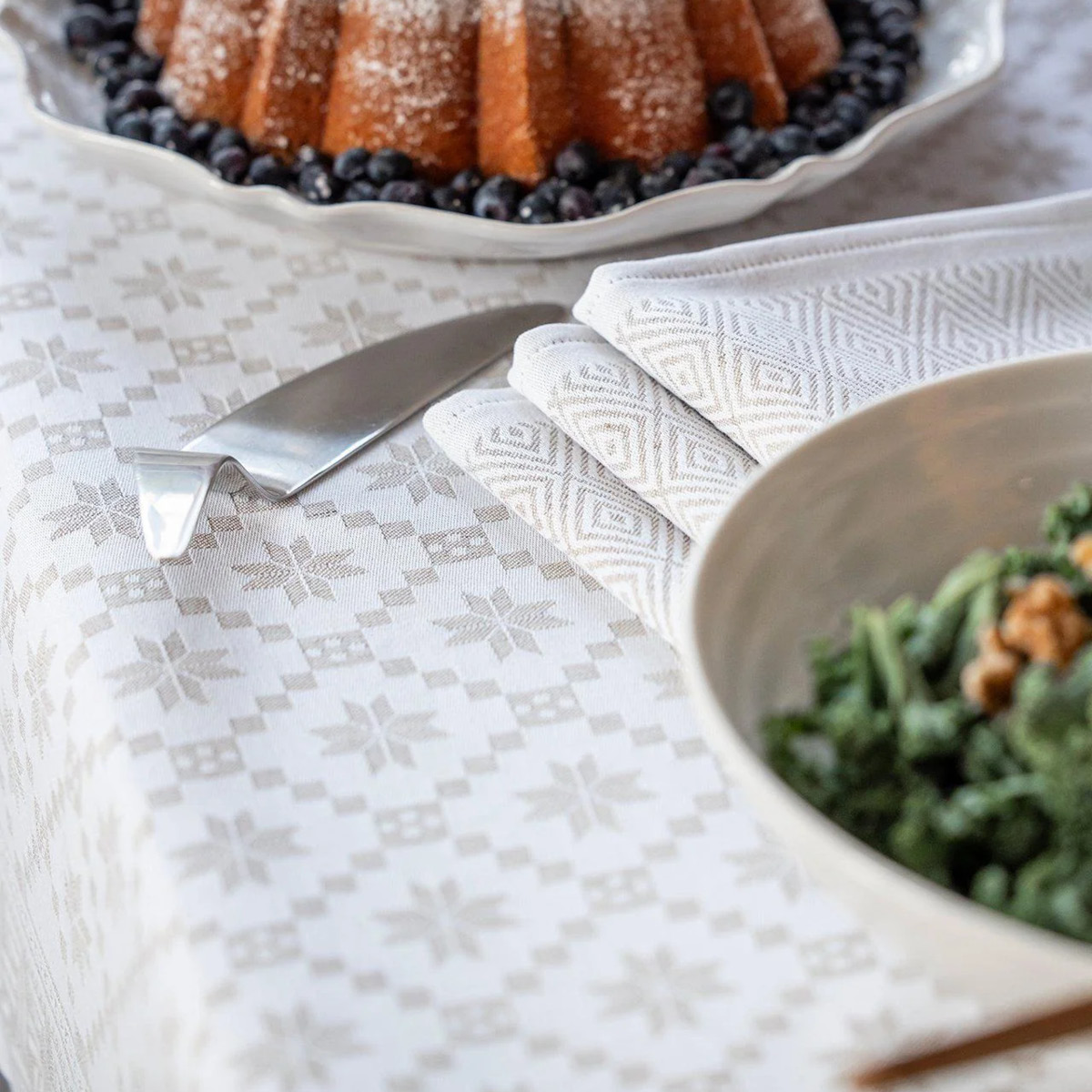 Ekelund Åttebladrose bordduk 80x80 cm beige