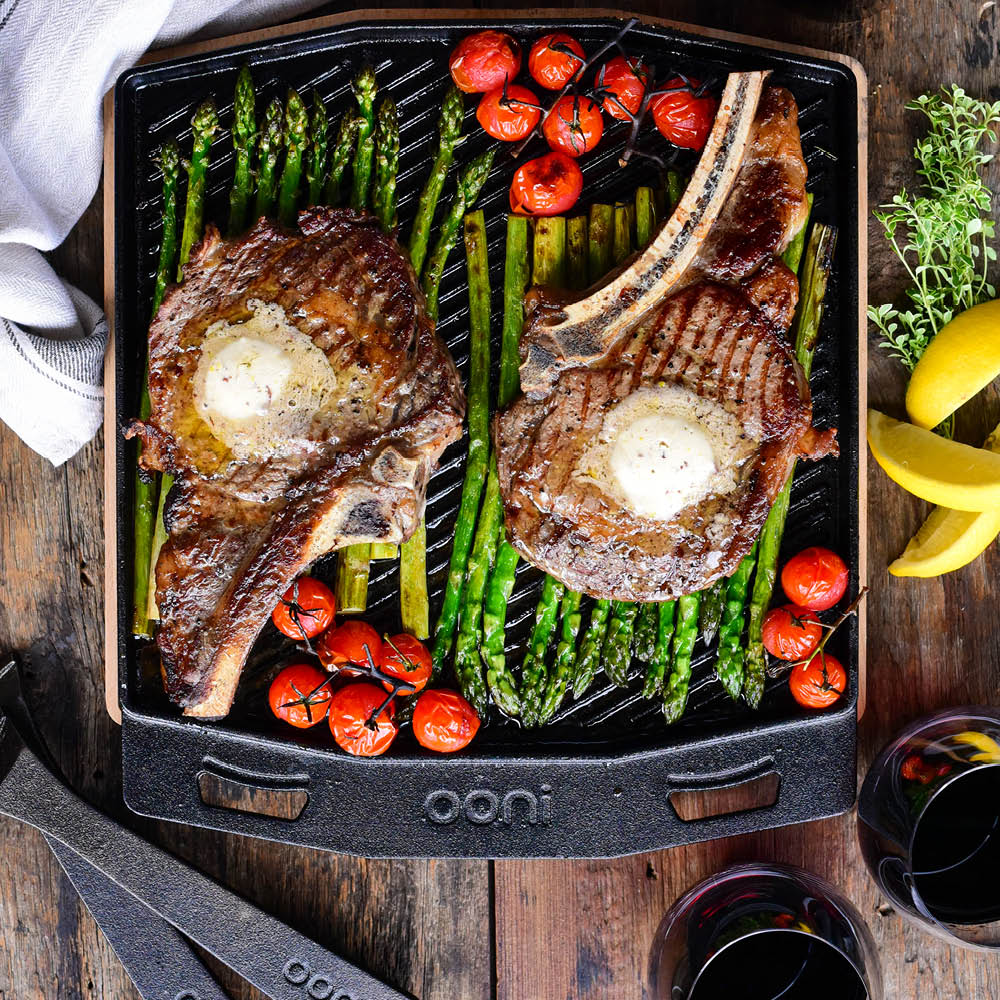 Ooni Grizzler Plate tvåsidig grillplatta 32 cm gjutjärn med ställ