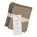 Gåvopaket med kökshandduk och kökstrasa