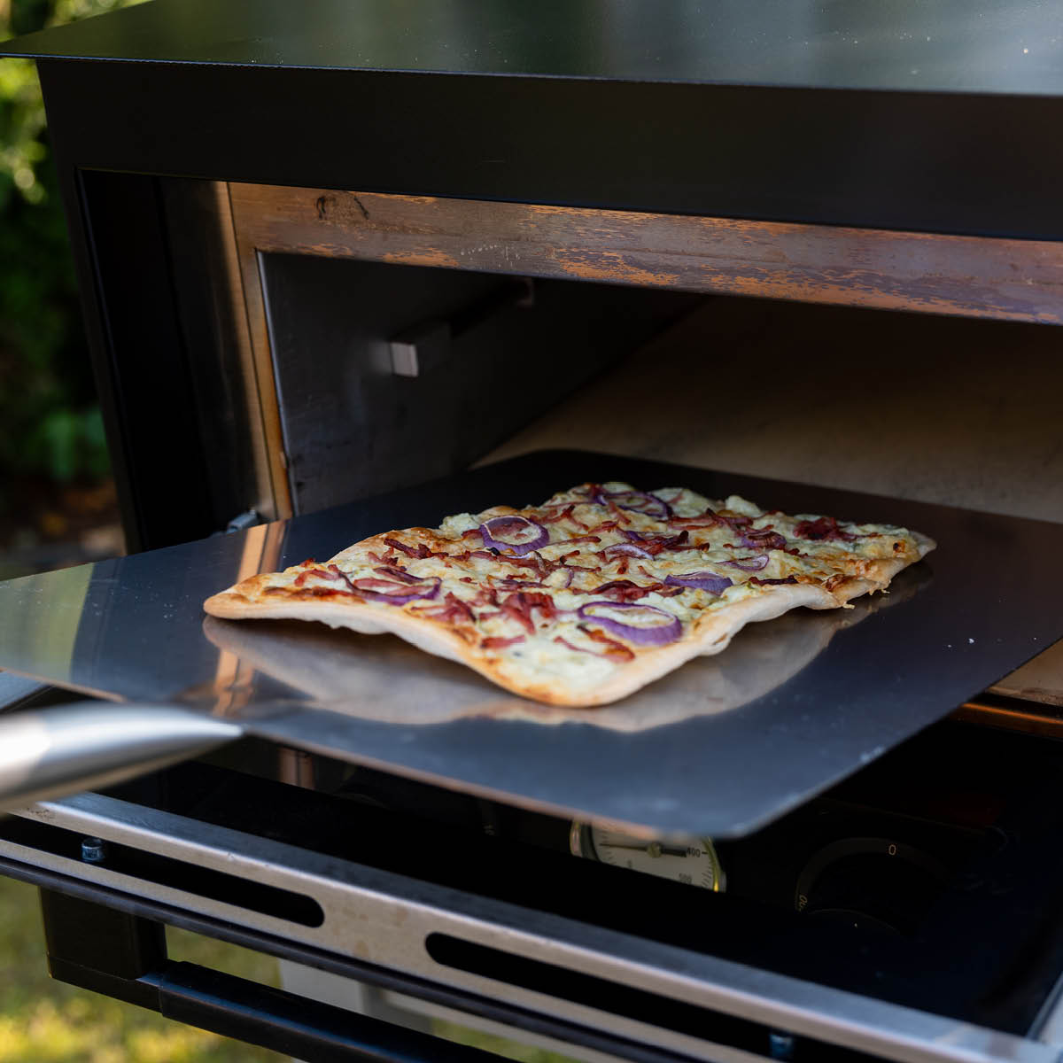 Grand Gourmet Pizzauuni monitoimiuuni ulkokäyttöön Musta