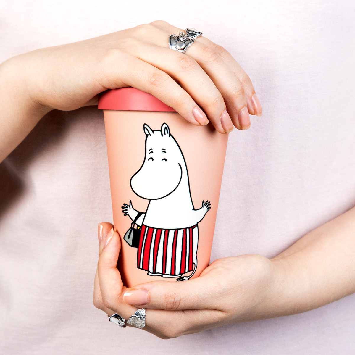 Nordicbuddies Mumin take away mugg 45 cl Mummimamma på sommarhumör beige