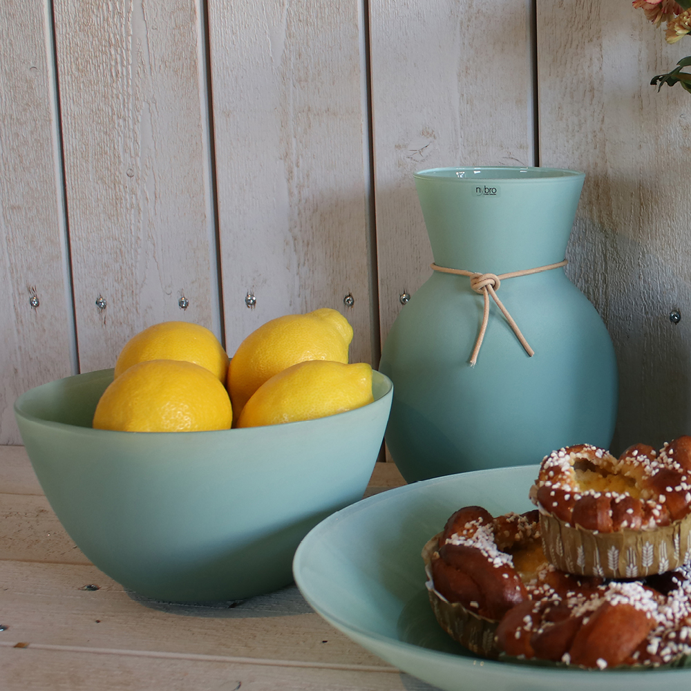 Nybro Crystal Happy skål 21 cm blå hallon