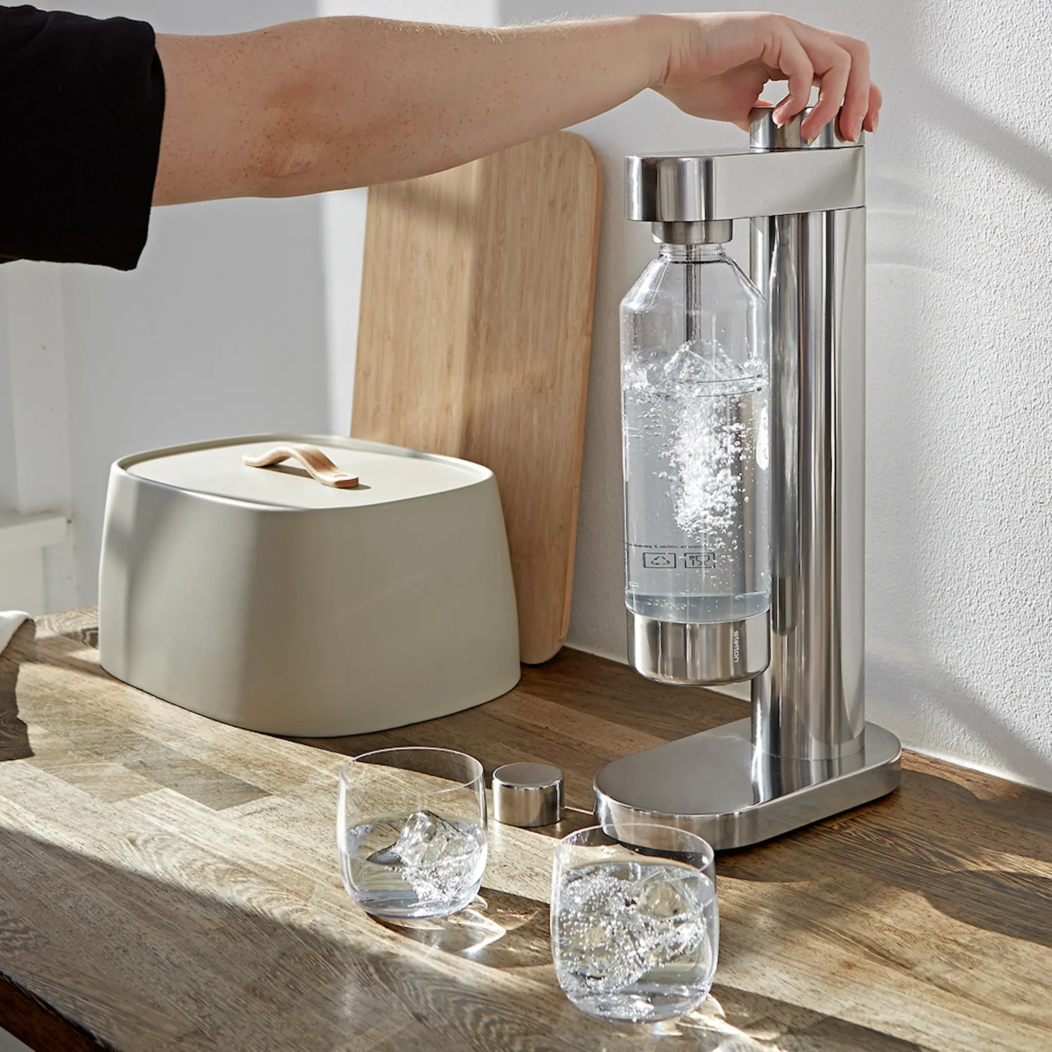 Stelton Brus hiilihapotuslaitepullo 85 cl kirkas/teräs