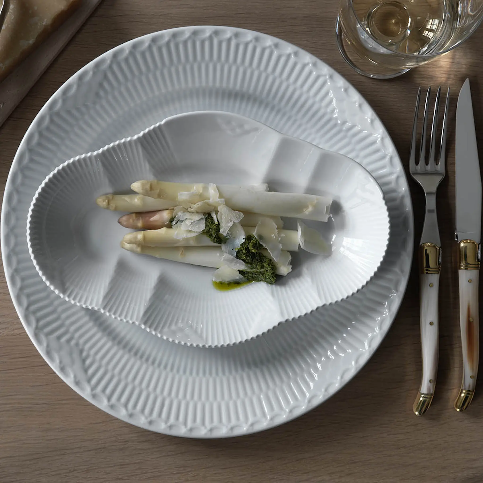 Royal Copenhagen White Elements Tarjoiluastia 23 cm