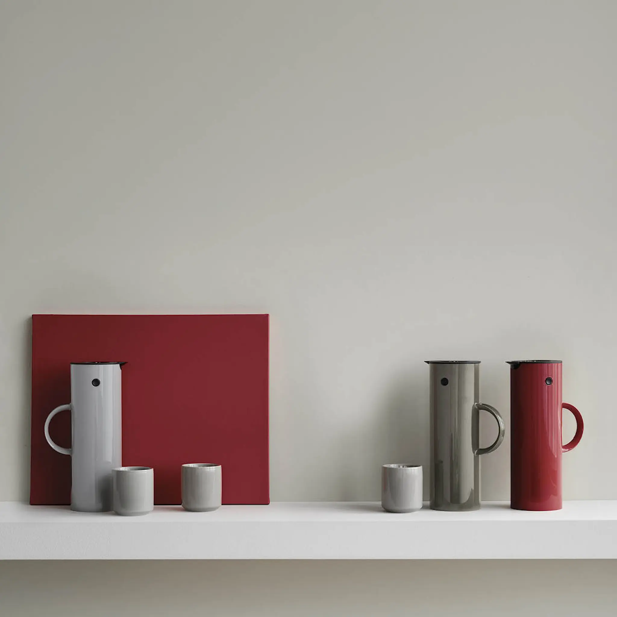 Stelton EM77 termoskannu 1 L kirsikanpunainen