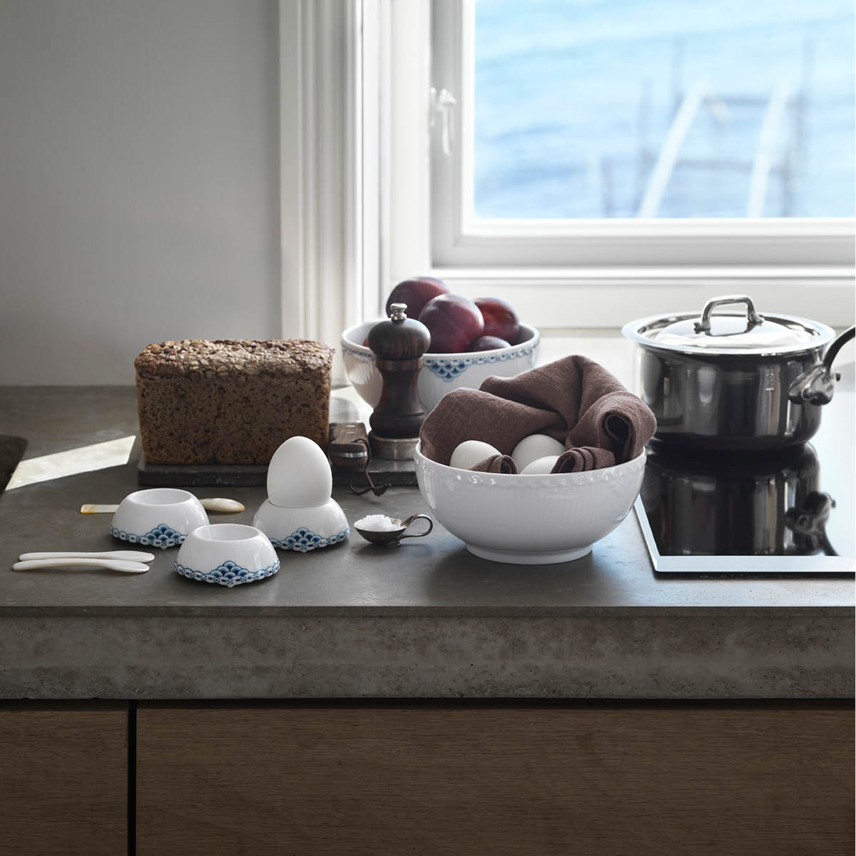 Royal Copenhagen Hvit Riflet Halvblonde skål 18 cm