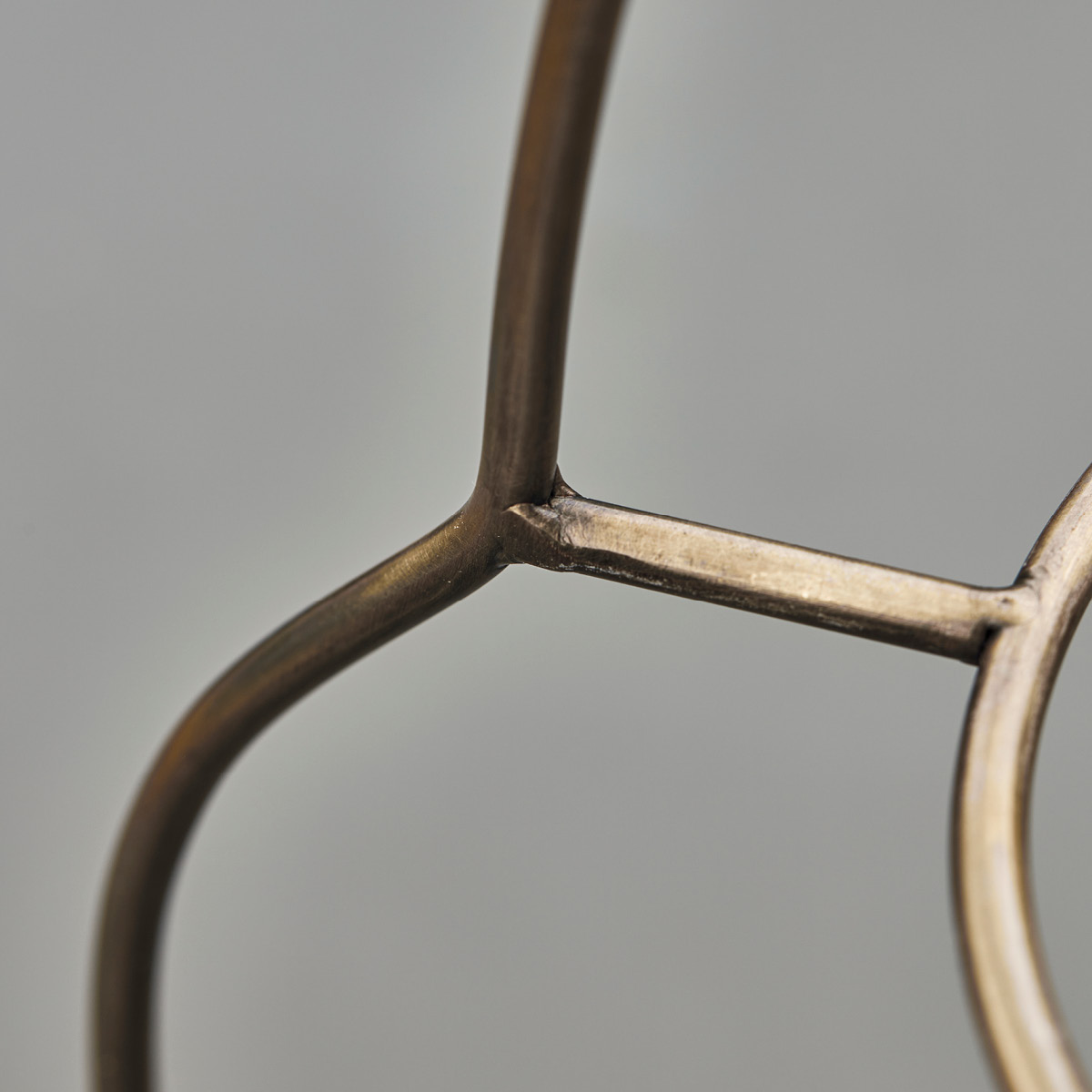 House Doctor Sana tallerkenstativ antikk messingfarge 37 cm