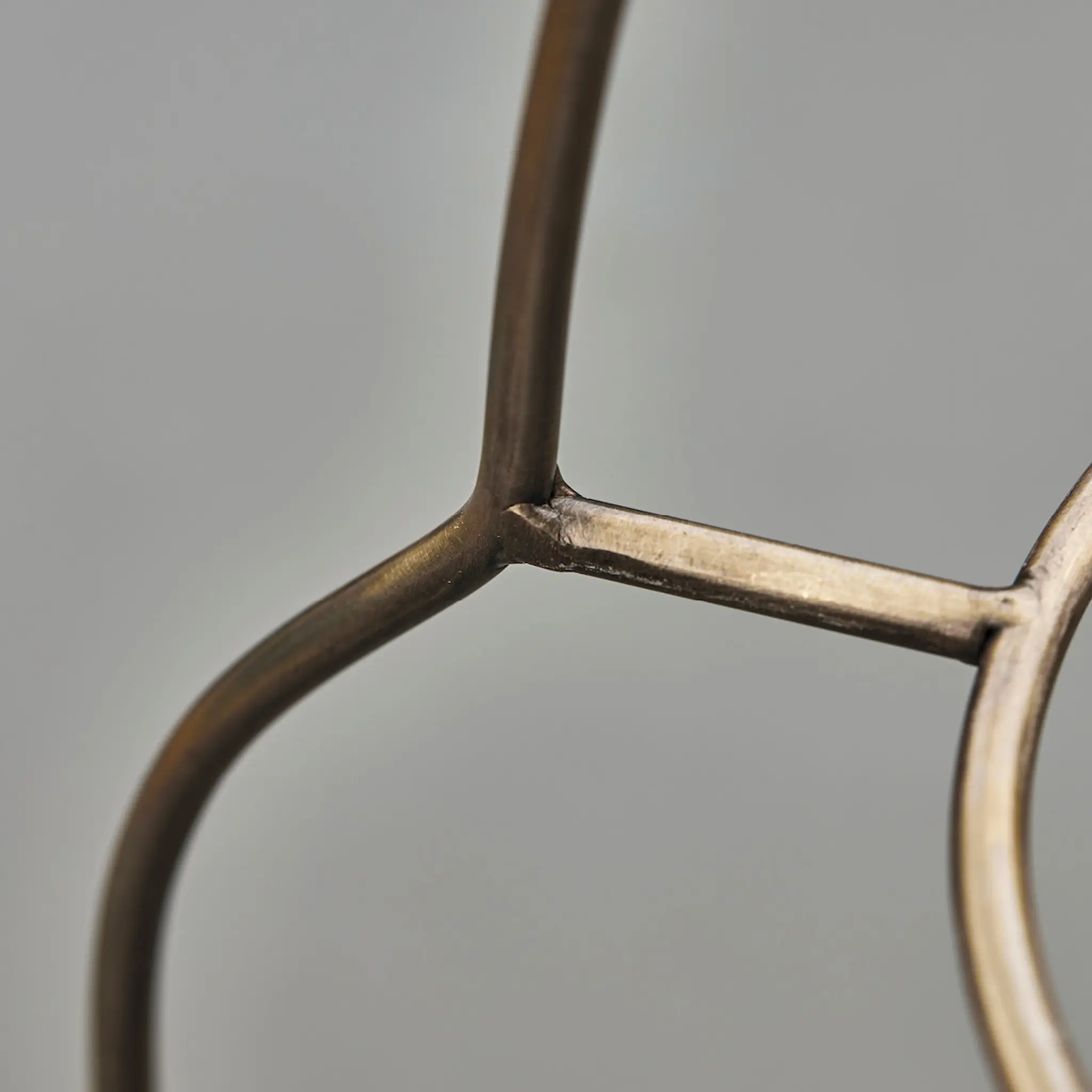 House Doctor Sana Tallriksställ 37 cm Antik Mässingsfärg