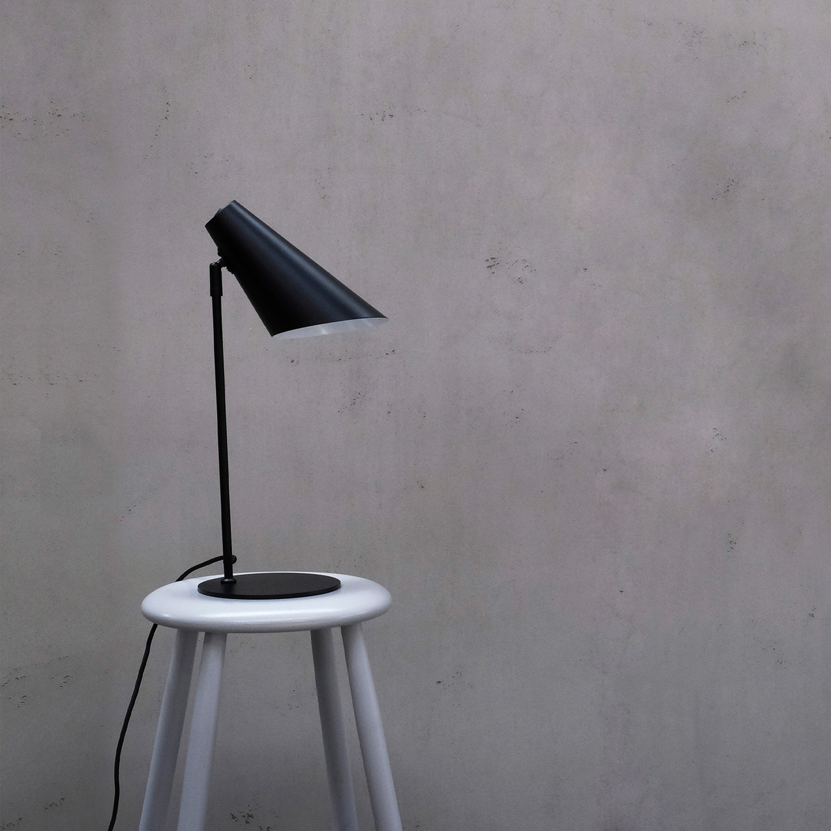 Dyberg Larsen Cale bordslampa 50 cm svart