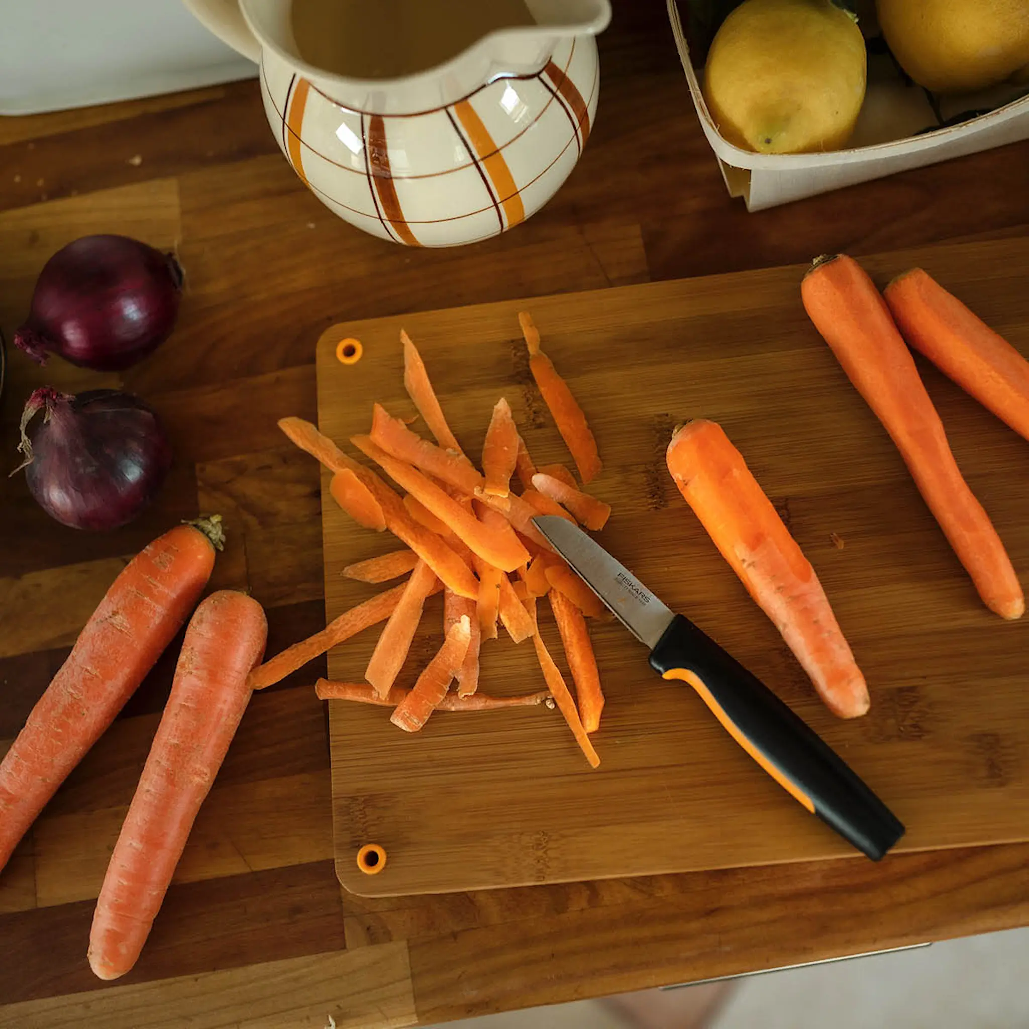 Fiskars Functional Form kuorimaveitsi suora 26 cm musta/ruostumaton teräs