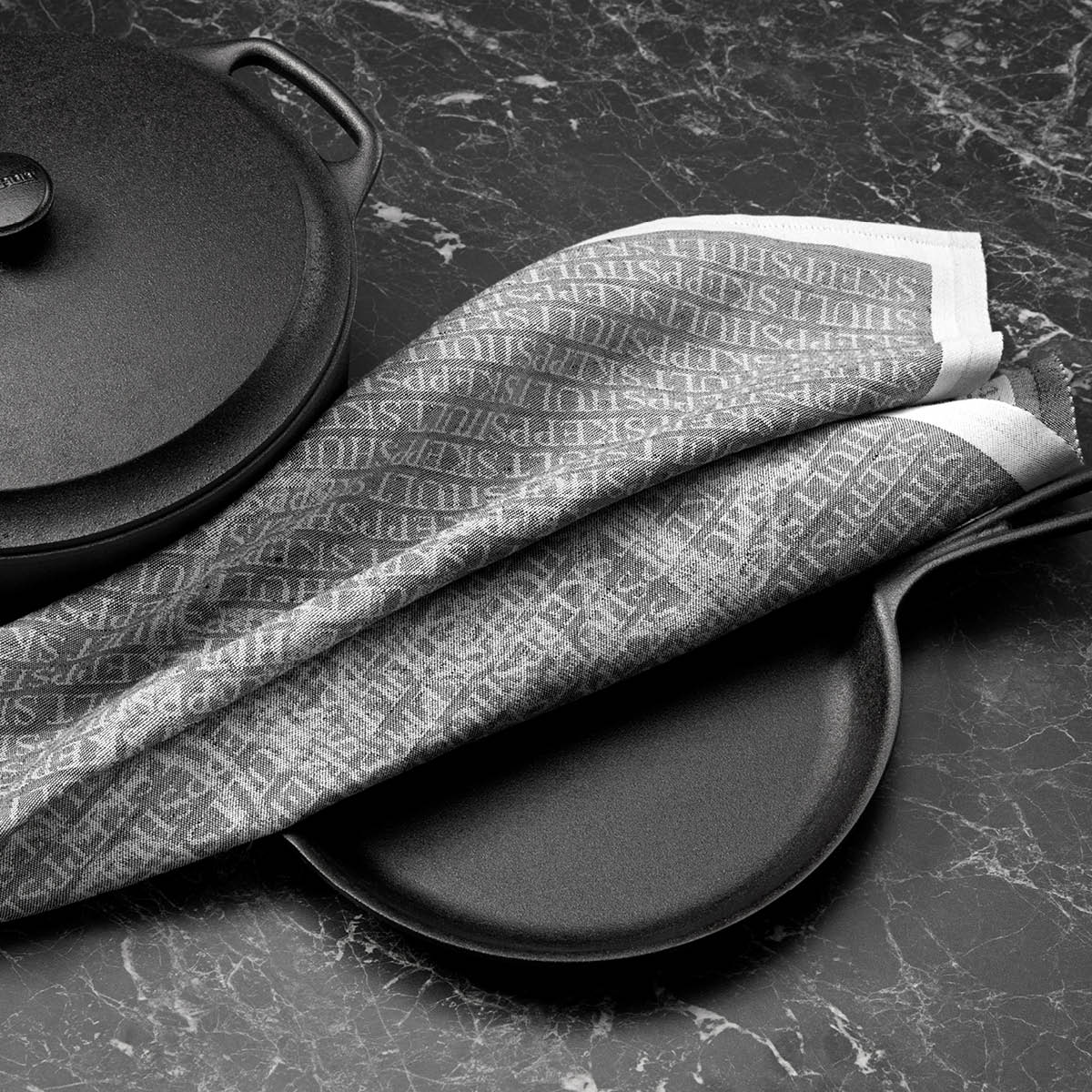 Skeppshult Skeppshult x Ekelunds kökshandduk 50x70 cm grå