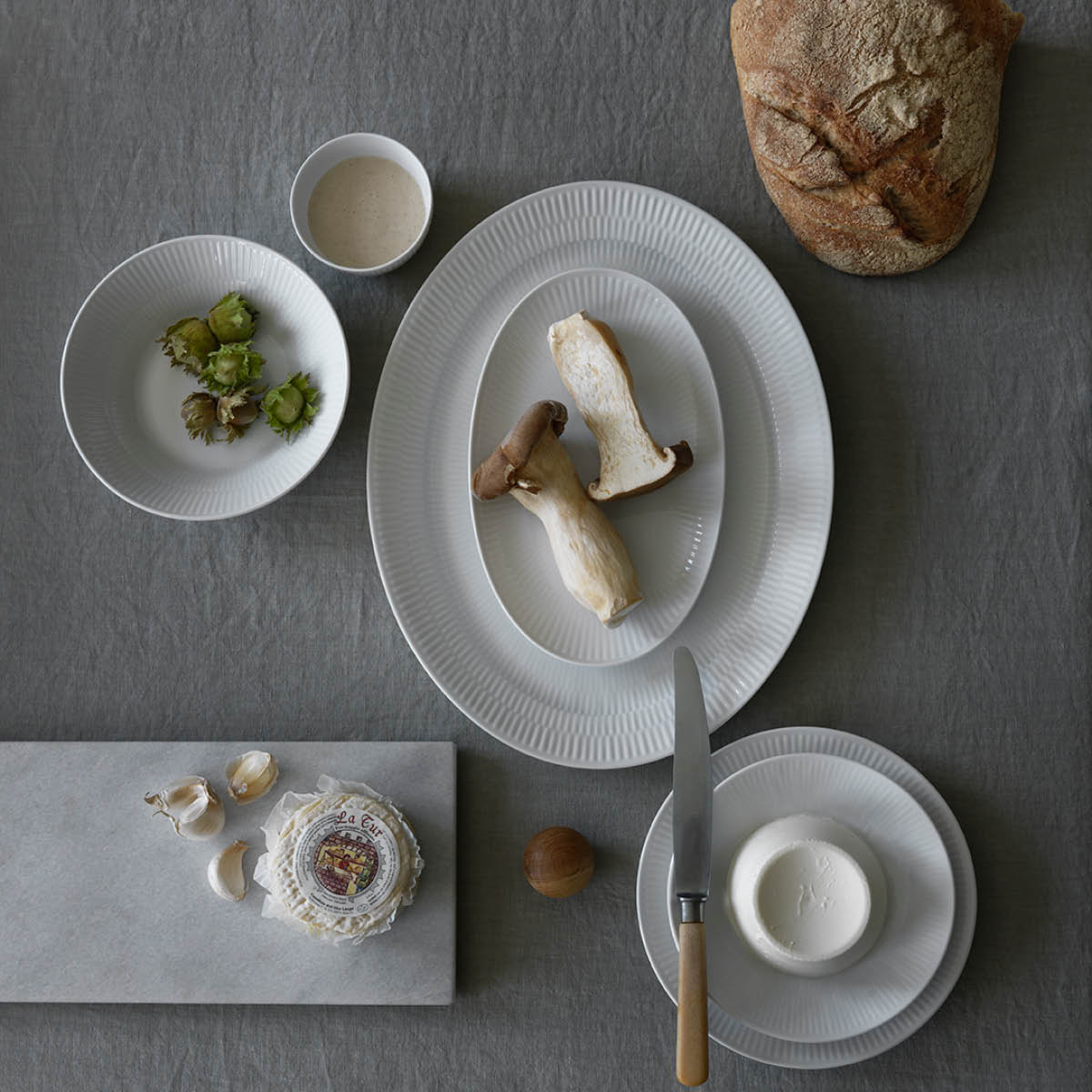 Royal Copenhagen Hvit Riflet asjett 23,5 cm