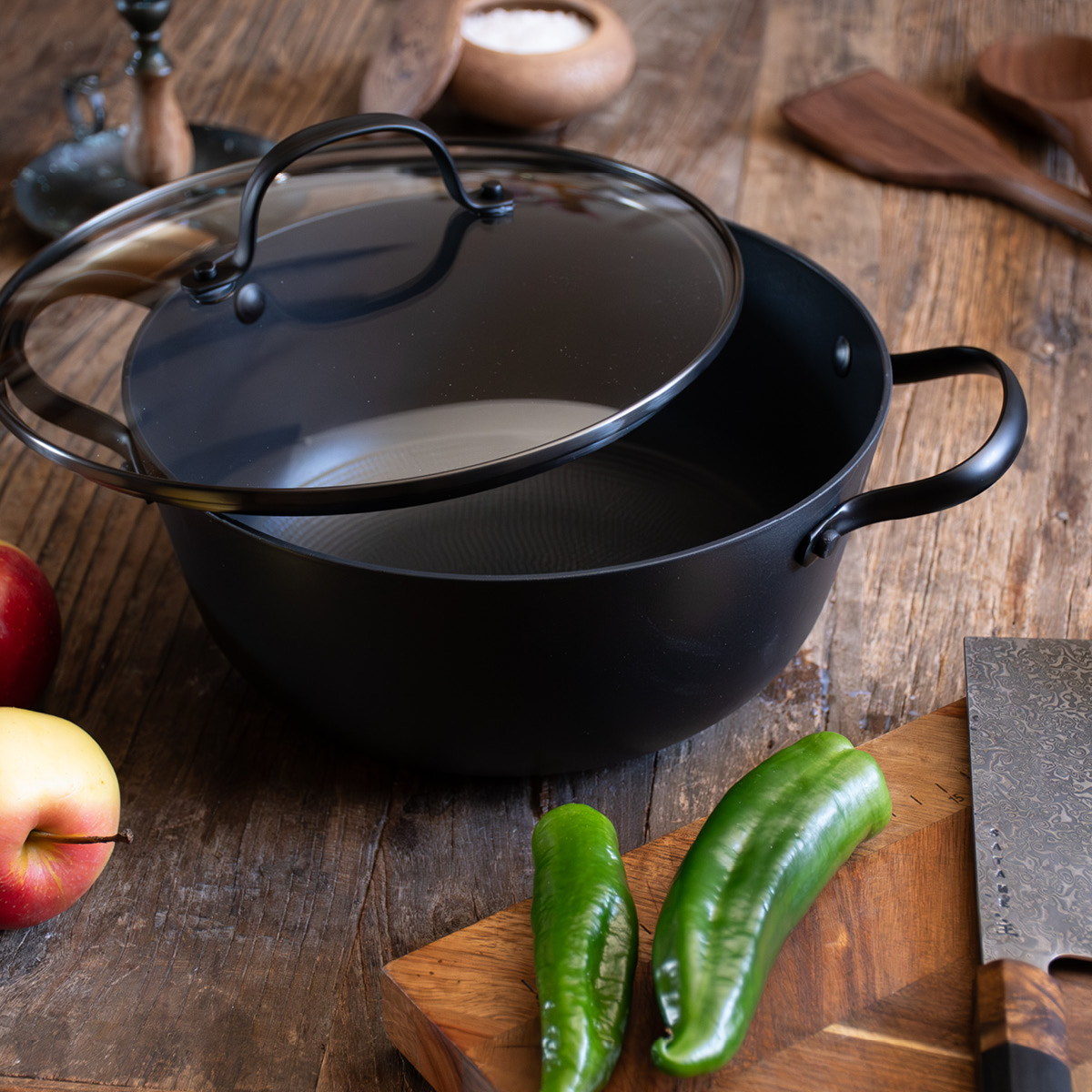 Satake Gjutjärnskastrull med Honeycomb keramisk beläggning och glaslock 24 cm