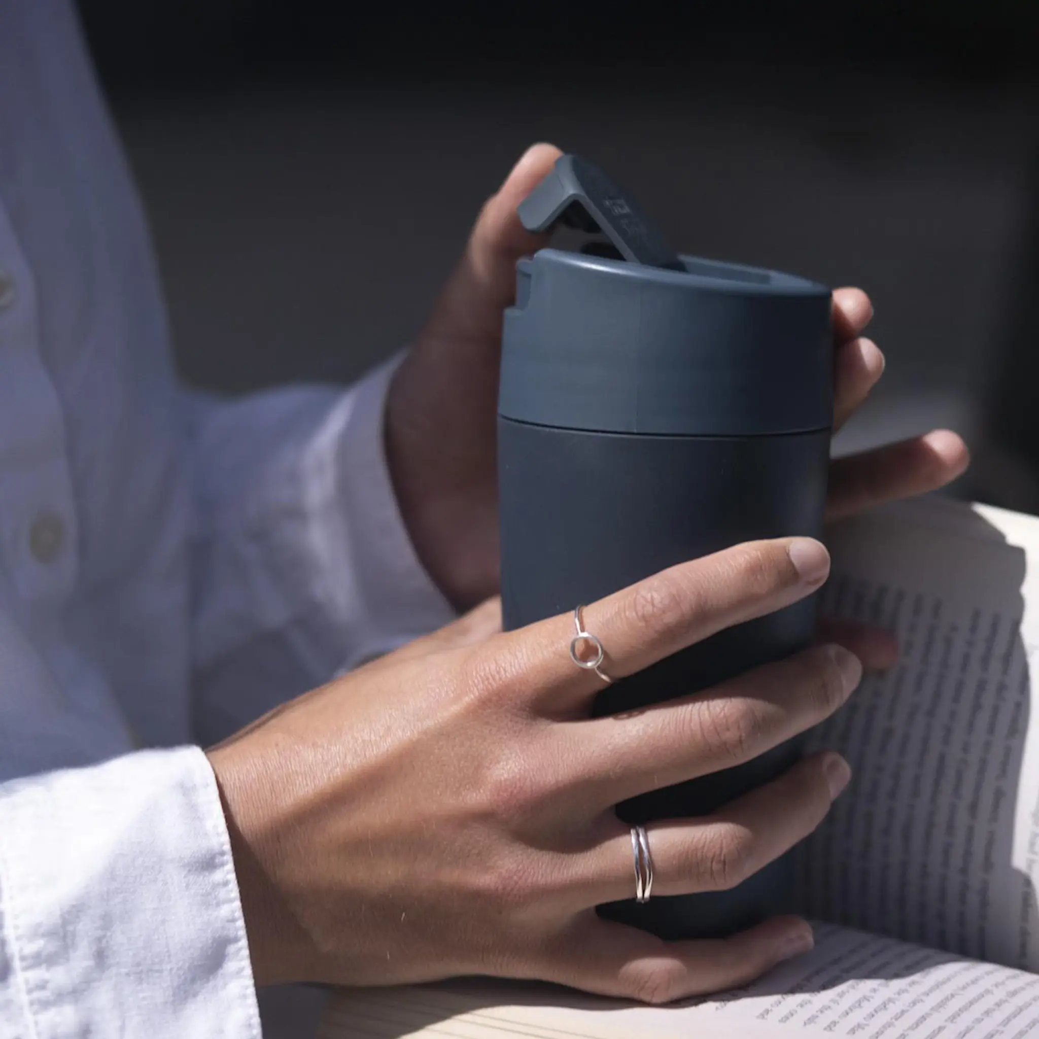 Joseph Joseph Sipp resemugg 45 cl blå