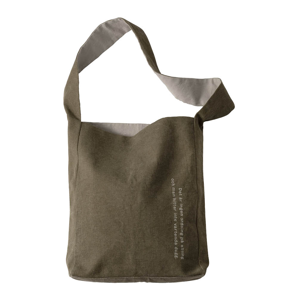 Design House Stockholm Astrid Lindgren tygkasse 40x31 cm Det är ingen ordning på allting... grön