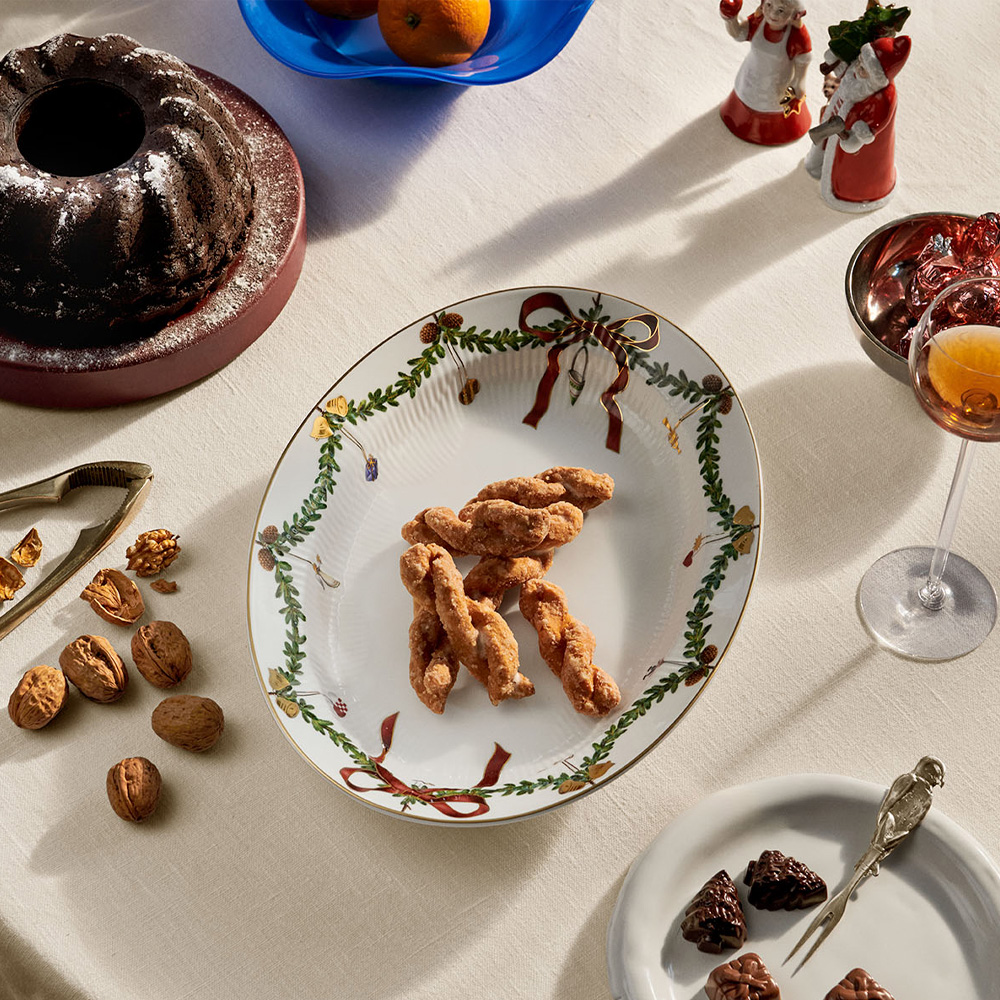 Royal Copenhagen Star Fluted Christmas Fat Oval 34 cm Vit