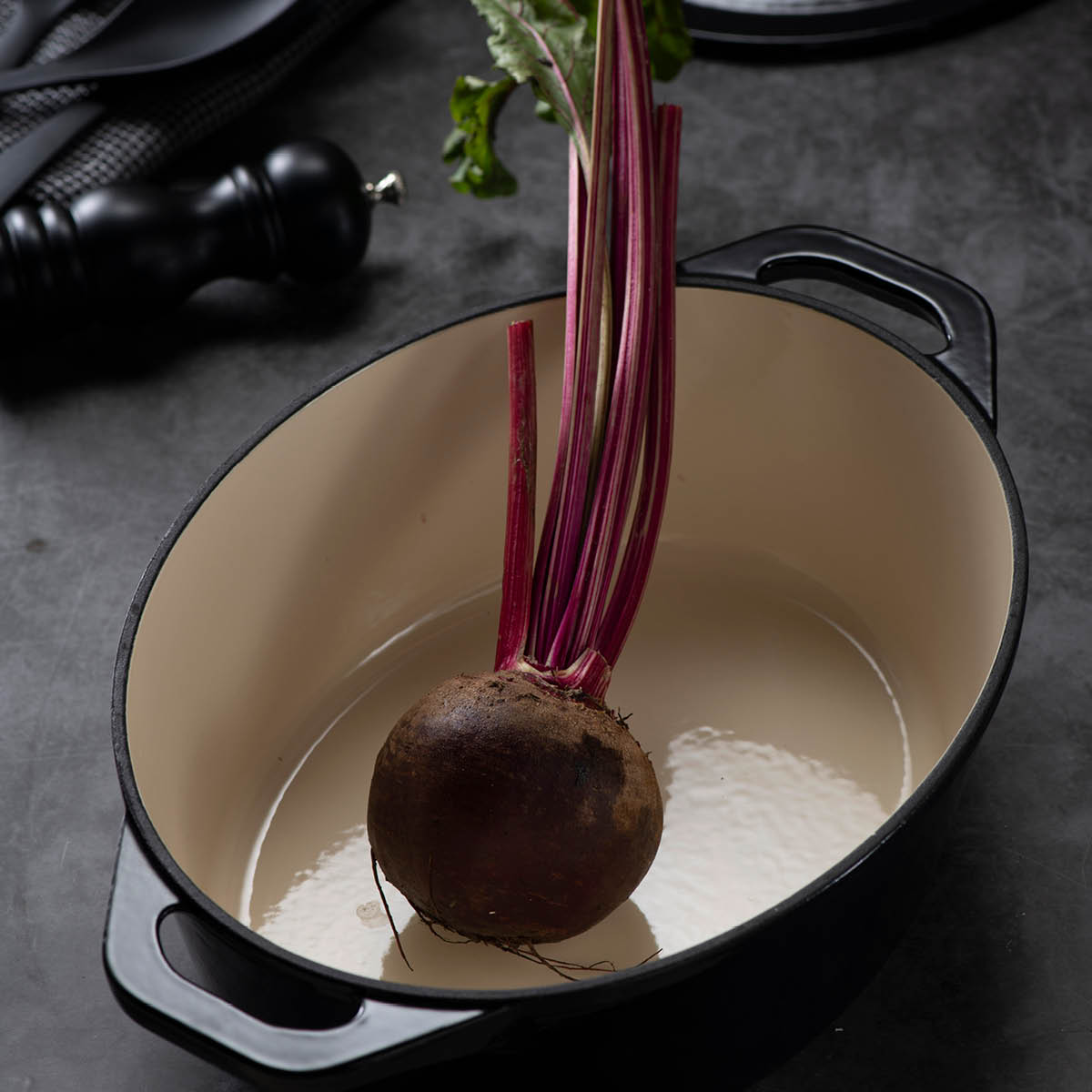 Anders Petter Stenfors støpejernsgryte oval 6,3L svart