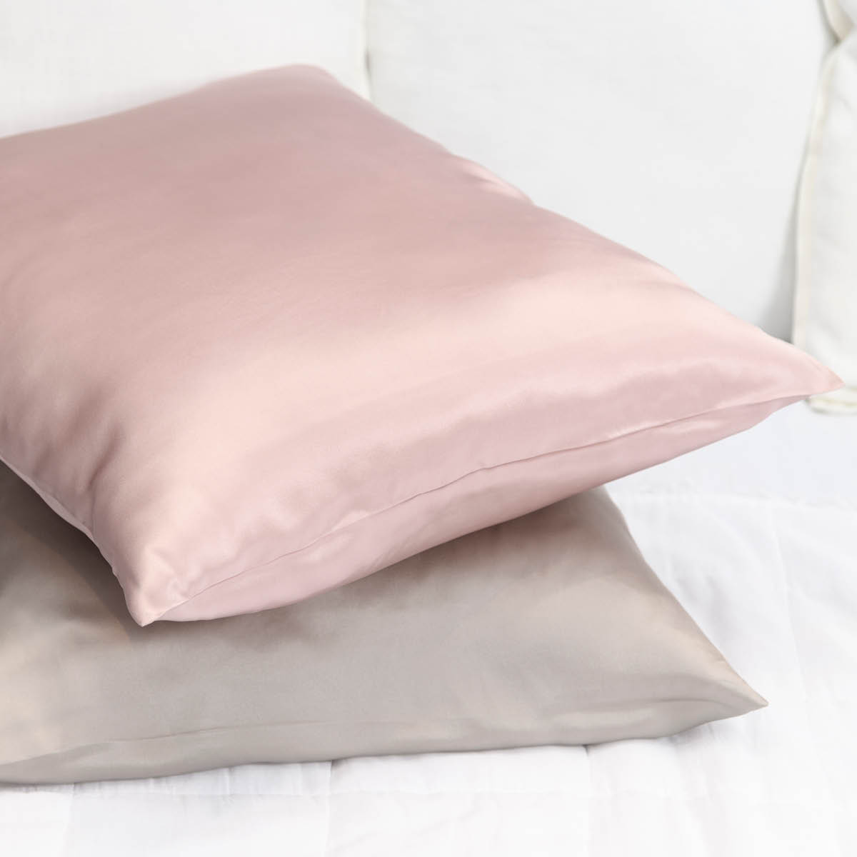 Fanni K Putetrekk silke 50×60 cm lyserosa