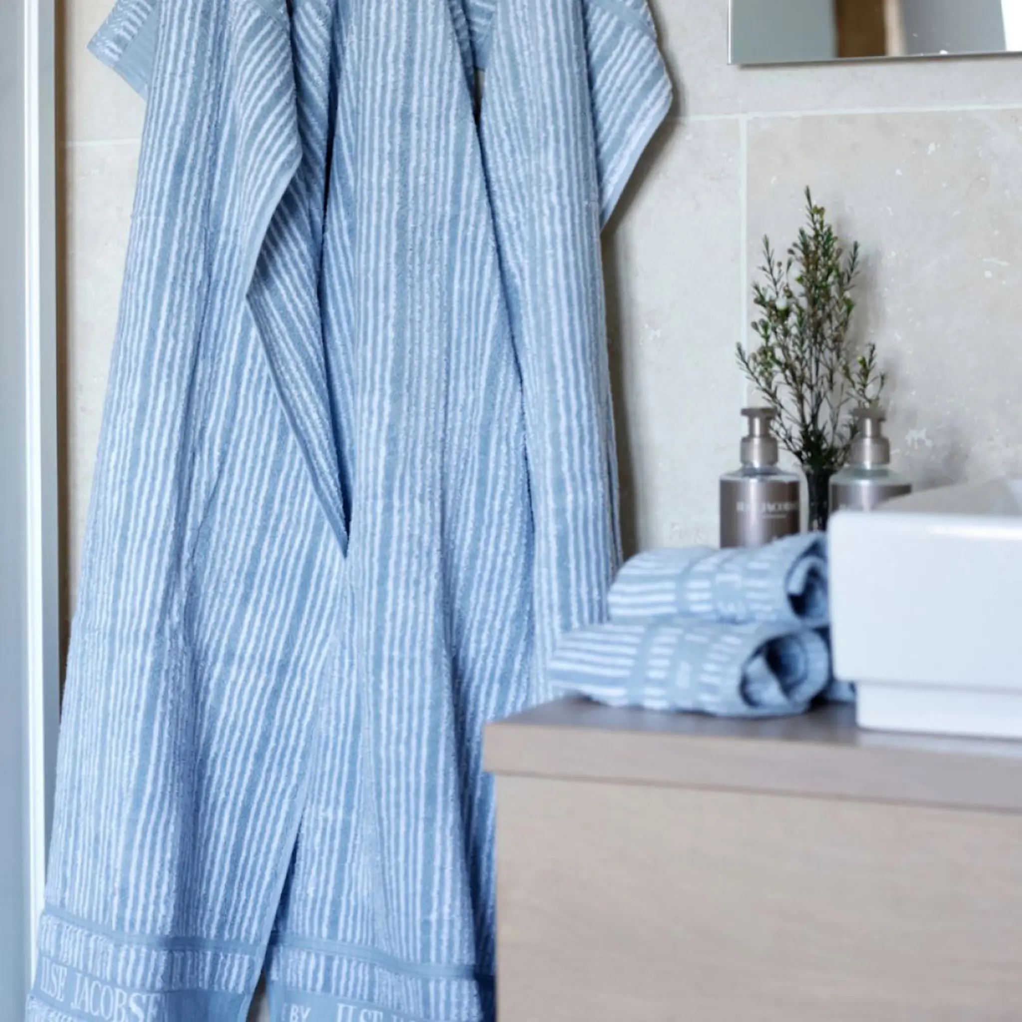 Home by Ilse Jacobsen Bath Collection handduk 50x100 cm 2-pack powder blue stripes