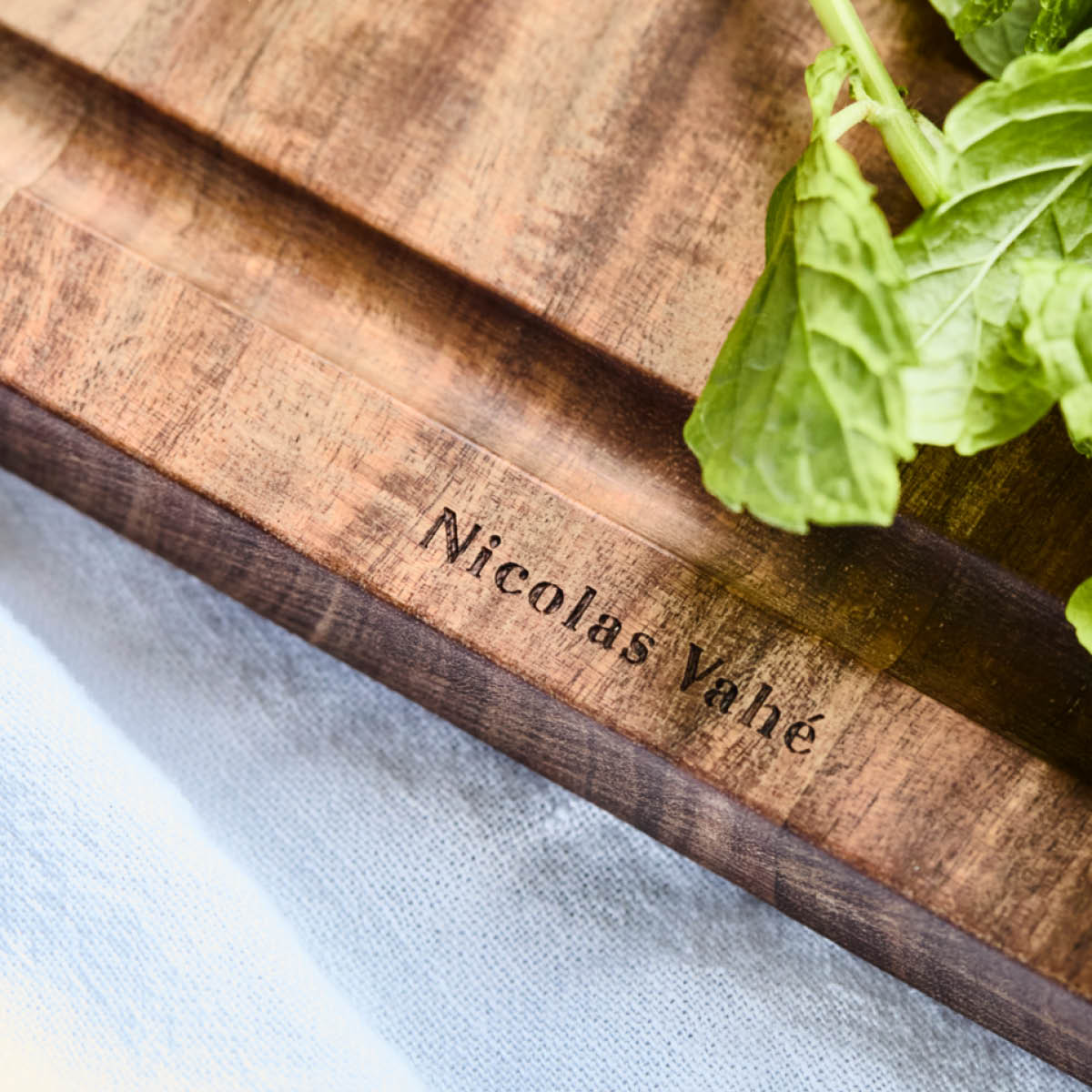 Nicolas Vahé Skärbräda 43x28 cm natur